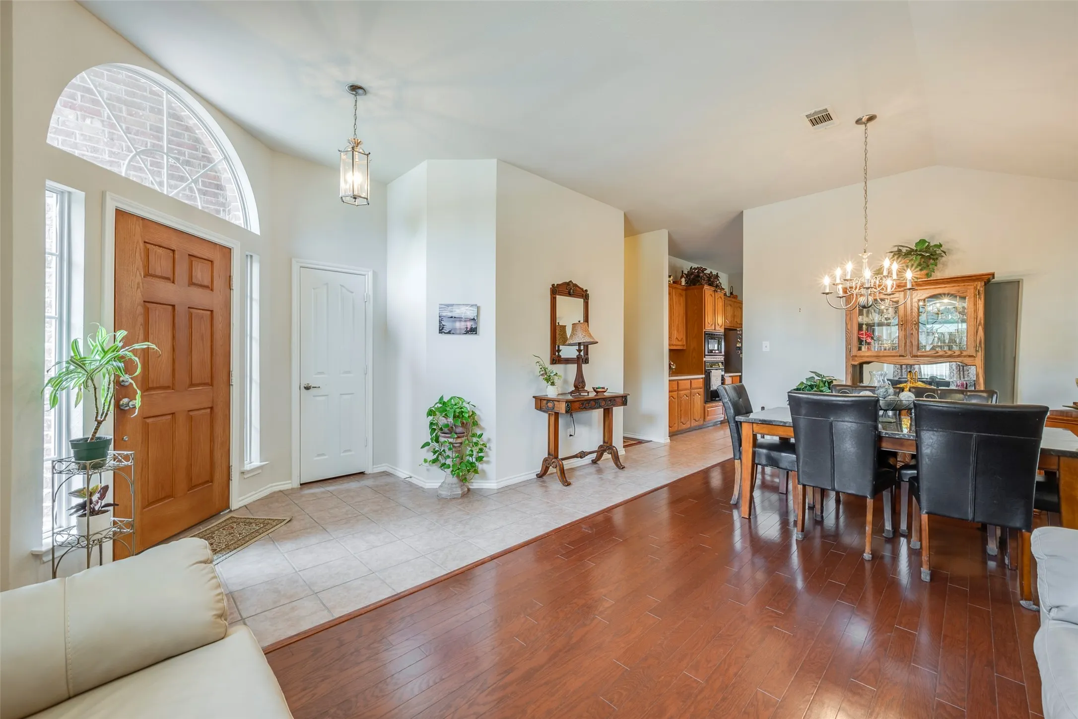 Single Family Residence For Sale in Tarrant County , 5804 Silver Sage Lane, Grand Prairie, Texas 75052, 4 Bedroom, 2 Bathroom, 3 Garage spaces, 2,342 Sqft, built in 2003, mls#21353313, Real Estate Agent in Grand Prairie, Homes For Sale in Tarrant county, Homes For Sale in Grand Prairie, Realtor in Grand Prairie Texas, Real Estate Brokerage Independent Realty Texas, Luminita Cordes Realtor