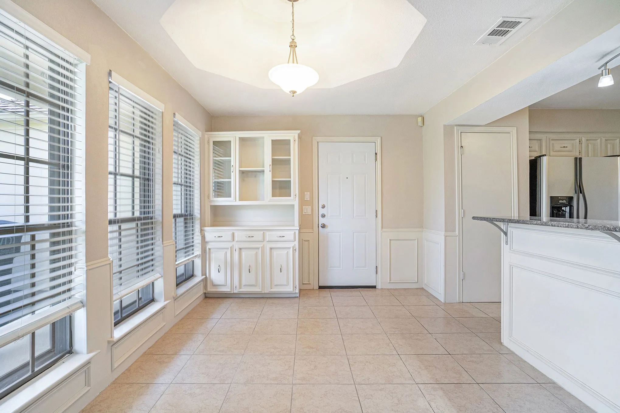 Single Family Residence For Rent in Collin County , 802 Pebblebrook Drive, Allen, Texas 75002, 3 Bedroom, 2 Bathroom, 2 Garage spaces, 1,890 Sqft, built in 1977, mls#21357749, Real Estate Agent in Allen, Homes For Rent in Collin county, Homes For Rent in Allen, Realtor in Allen Texas, Real Estate Brokerage Independent Realty Texas, Luminita Cordes Realtor