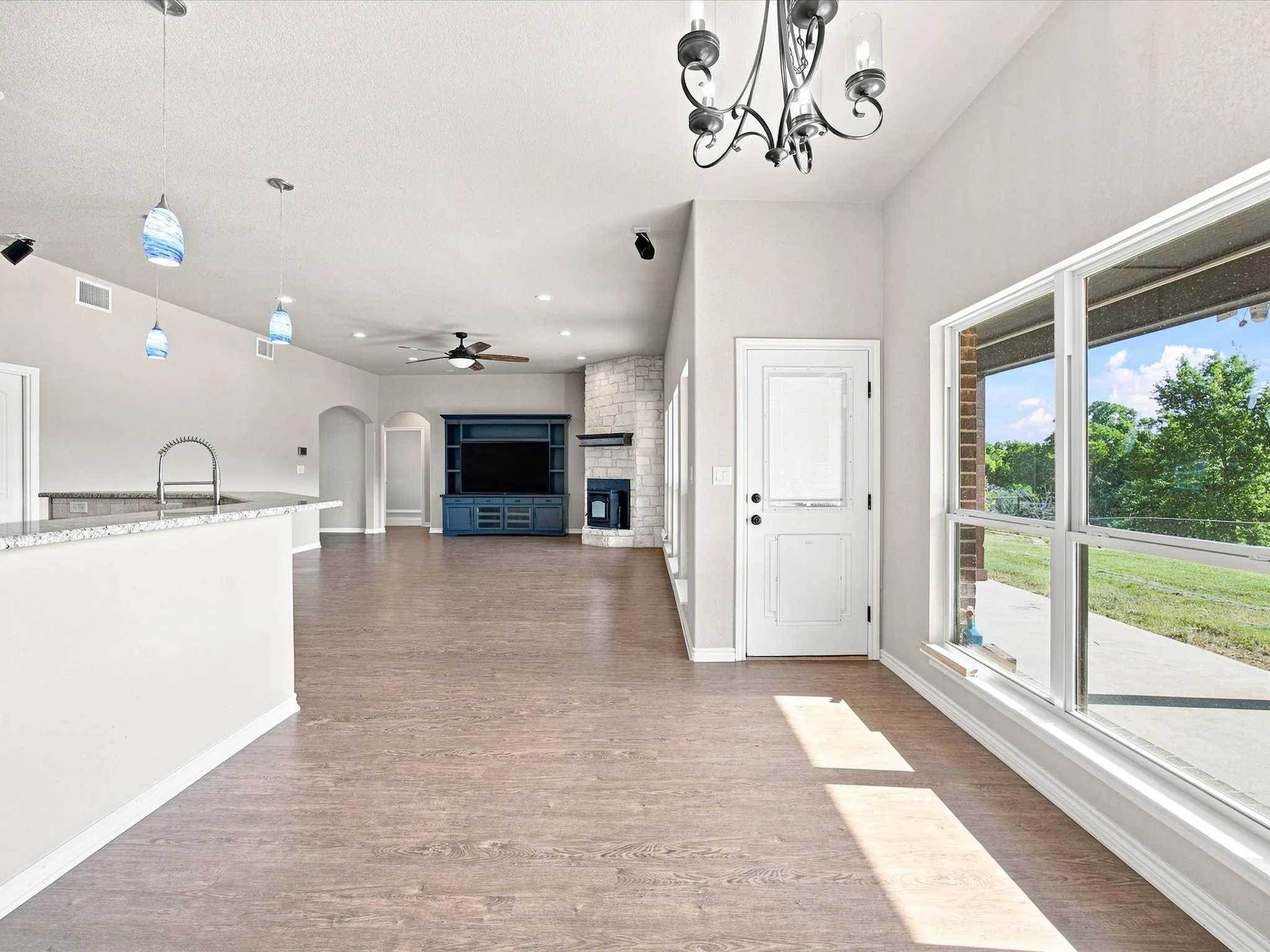 Single Family Residence For Sale in Wise County , 2288 N Fm 51, Decatur, Texas 76234, 4 Bedroom, 4 Bathroom, 2 Garage spaces, 3,842 Sqft, built in 2015, mls#21354949, Real Estate Agent in Decatur, Homes For Sale in Wise county, Homes For Sale in Decatur, Realtor in Decatur Texas, Real Estate Brokerage Independent Realty Texas, Luminita Cordes Realtor
