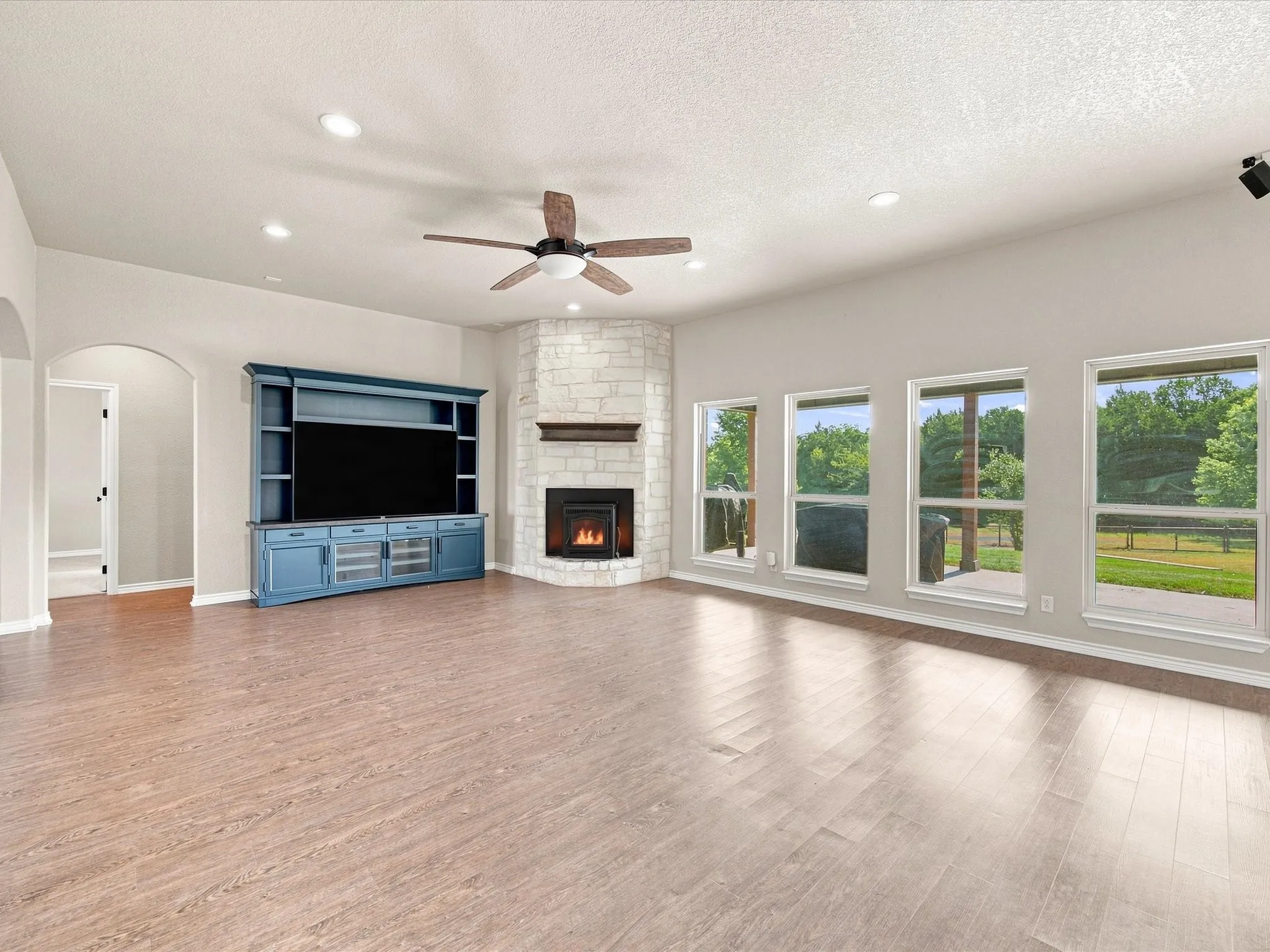 Single Family Residence For Sale in Wise County , 2288 N Fm 51, Decatur, Texas 76234, 4 Bedroom, 4 Bathroom, 2 Garage spaces, 3,842 Sqft, built in 2015, mls#21354949, Real Estate Agent in Decatur, Homes For Sale in Wise county, Homes For Sale in Decatur, Realtor in Decatur Texas, Real Estate Brokerage Independent Realty Texas, Luminita Cordes Realtor
