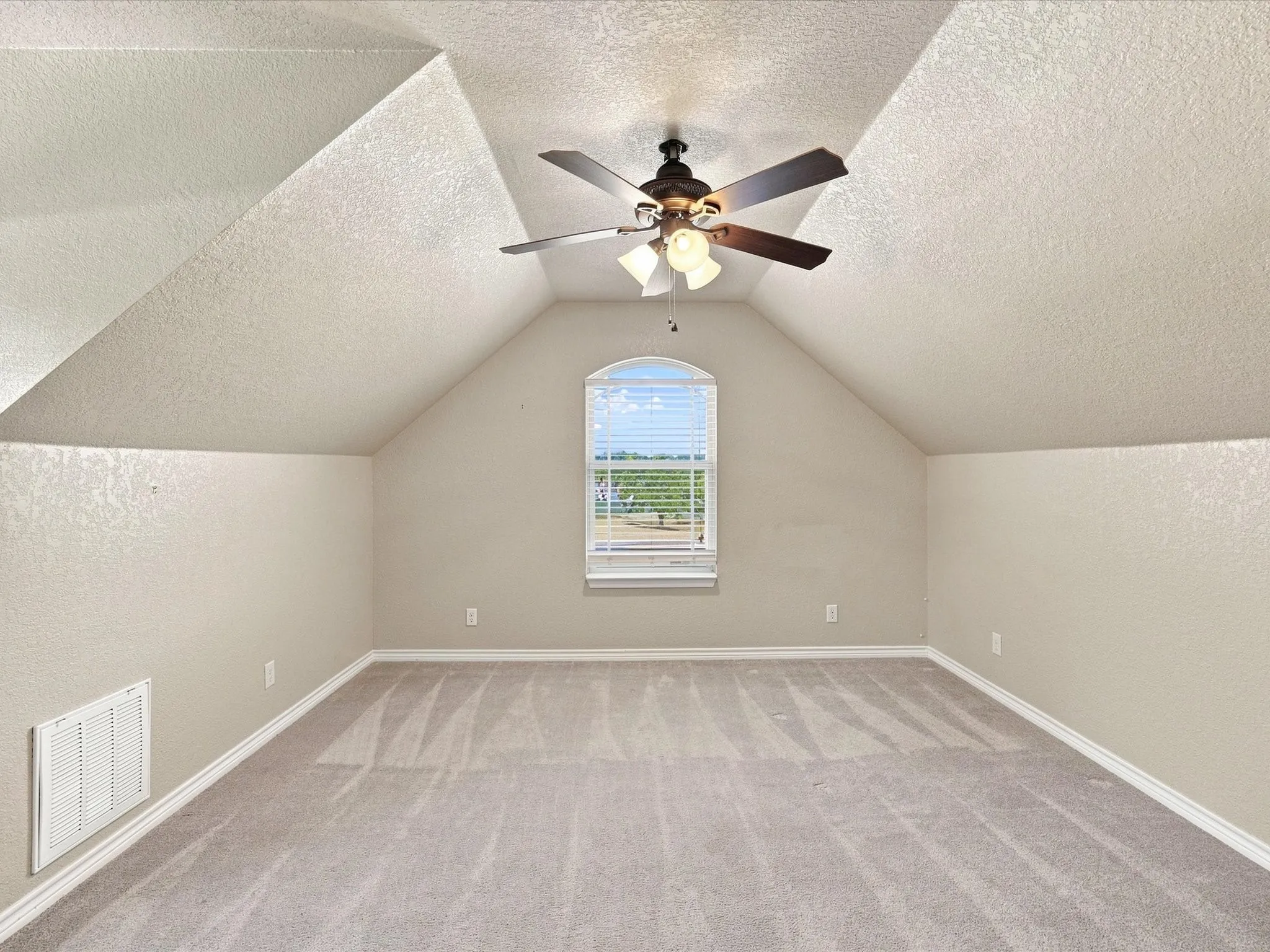 Single Family Residence For Sale in Wise County , 2288 N Fm 51, Decatur, Texas 76234, 4 Bedroom, 4 Bathroom, 2 Garage spaces, 3,842 Sqft, built in 2015, mls#21354949, Real Estate Agent in Decatur, Homes For Sale in Wise county, Homes For Sale in Decatur, Realtor in Decatur Texas, Real Estate Brokerage Independent Realty Texas, Luminita Cordes Realtor