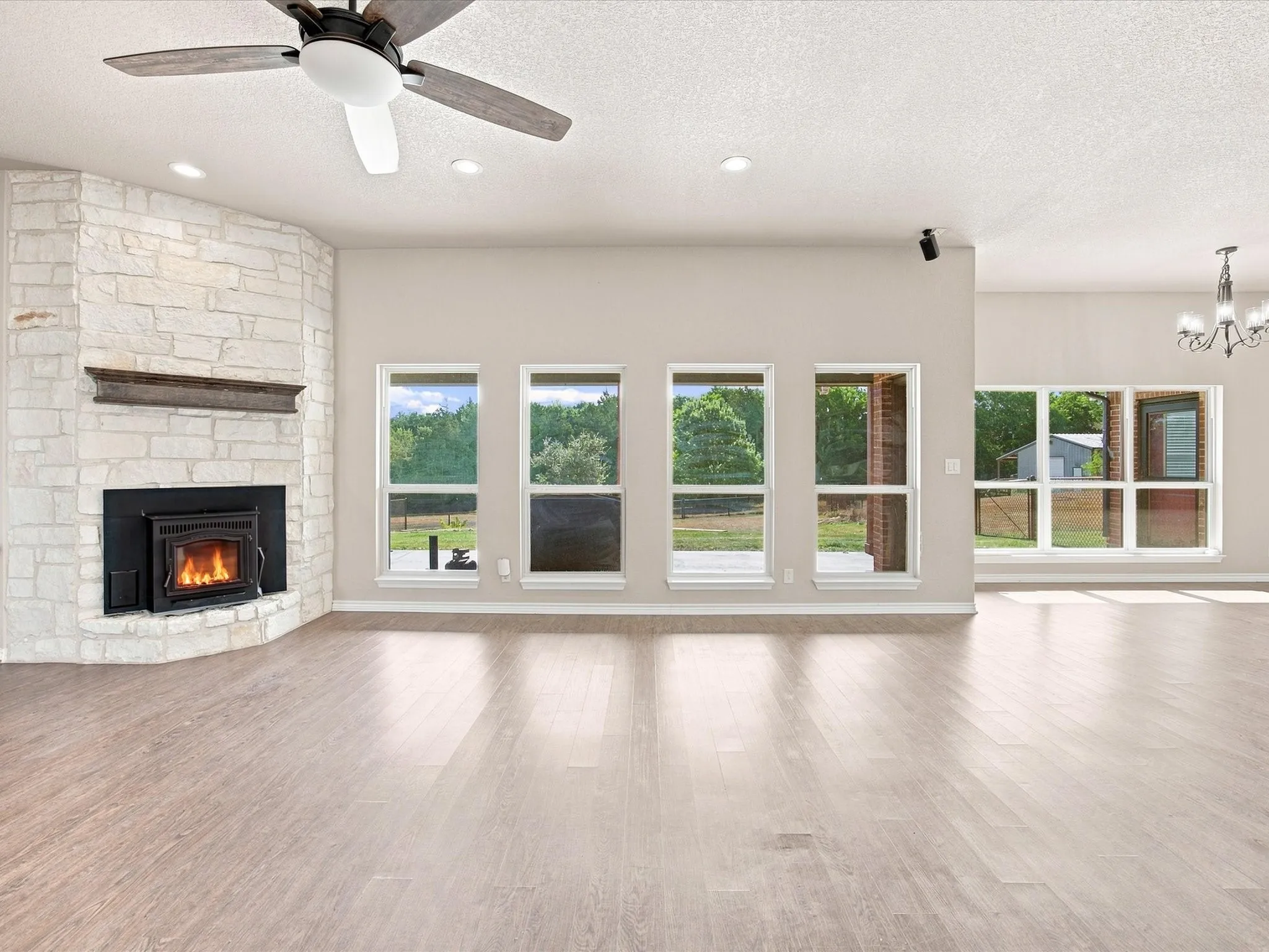 Single Family Residence For Sale in Wise County , 2288 N Fm 51, Decatur, Texas 76234, 4 Bedroom, 4 Bathroom, 2 Garage spaces, 3,842 Sqft, built in 2015, mls#21354949, Real Estate Agent in Decatur, Homes For Sale in Wise county, Homes For Sale in Decatur, Realtor in Decatur Texas, Real Estate Brokerage Independent Realty Texas, Luminita Cordes Realtor