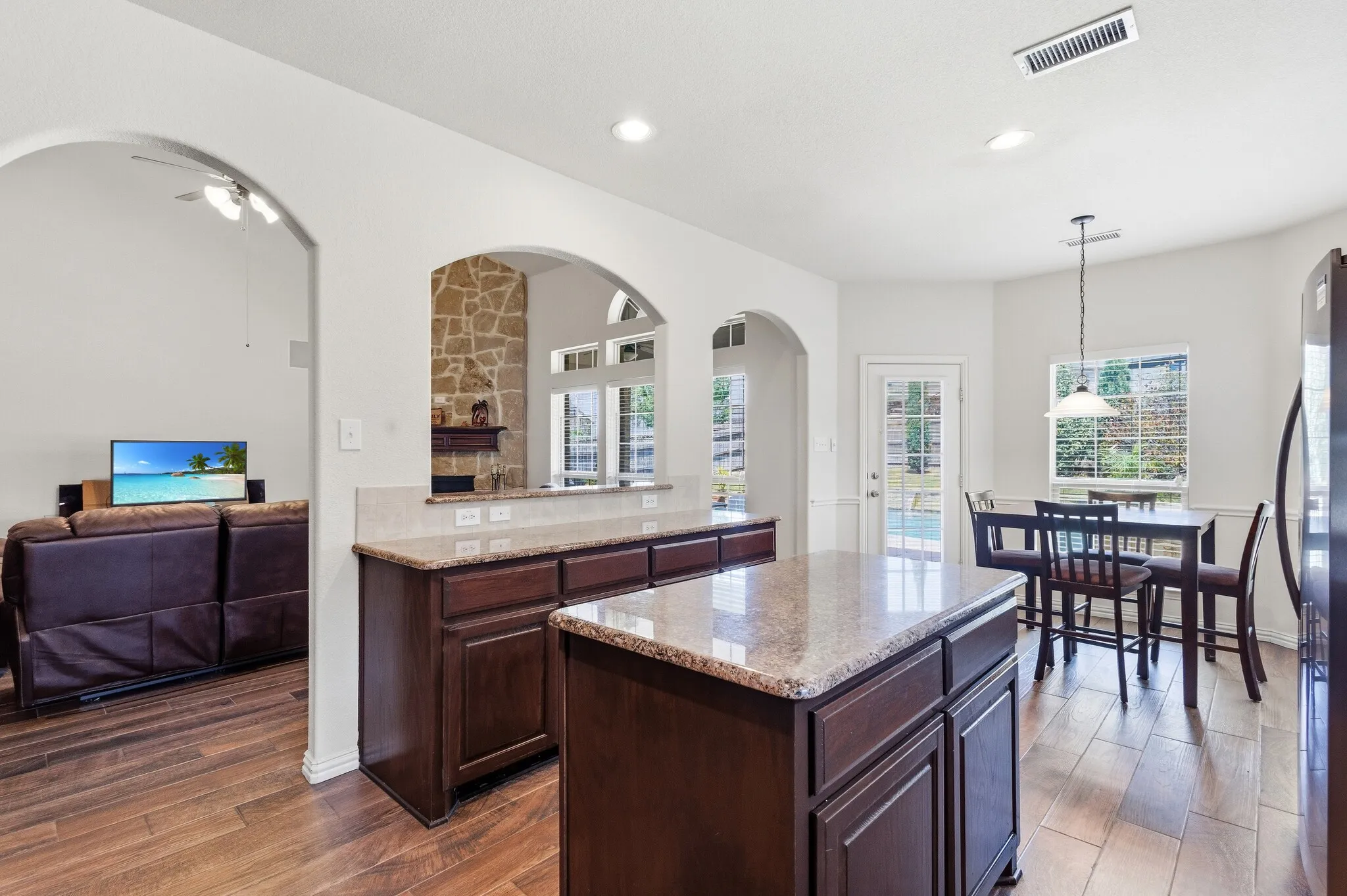 Single Family Residence For Sale in Denton County , 13921 Sparrow Hill Drive, Little Elm, Texas 75068, 5 Bedroom, 4 Bathroom, 3 Garage spaces, 3,722 Sqft, built in 2013, mls#21356712, Real Estate Agent in Little Elm, Homes For Sale in Denton county, Homes For Sale in Little Elm, Realtor in Little Elm Texas, Real Estate Brokerage Independent Realty Texas, Luminita Cordes Realtor
