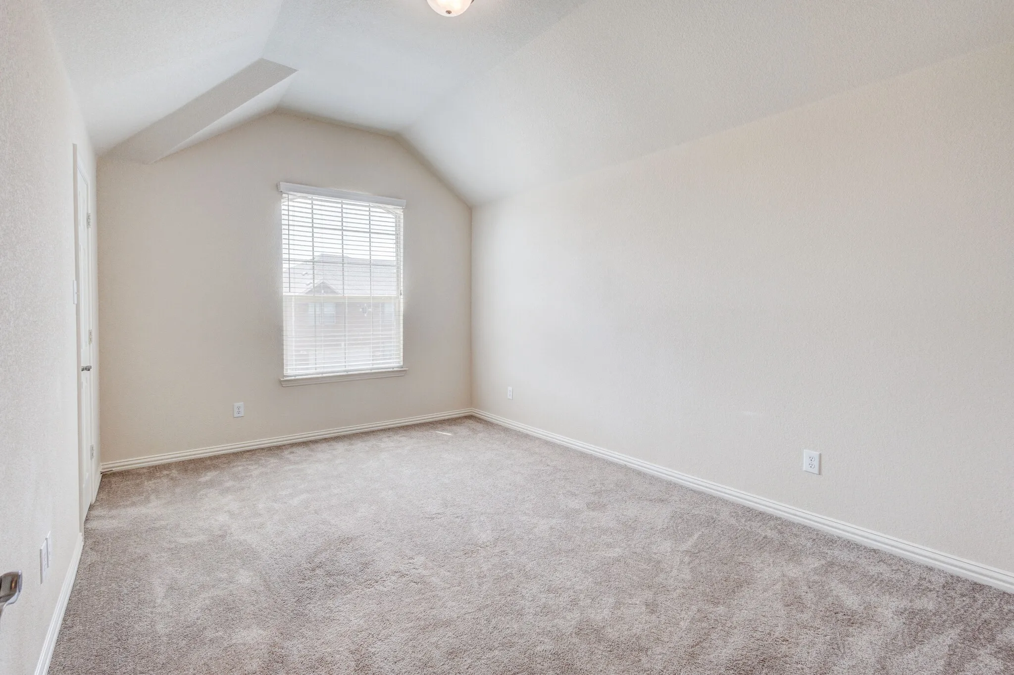 Single Family Residence For Sale in Denton County , 13921 Sparrow Hill Drive, Little Elm, Texas 75068, 5 Bedroom, 4 Bathroom, 3 Garage spaces, 3,722 Sqft, built in 2013, mls#21356712, Real Estate Agent in Little Elm, Homes For Sale in Denton county, Homes For Sale in Little Elm, Realtor in Little Elm Texas, Real Estate Brokerage Independent Realty Texas, Luminita Cordes Realtor