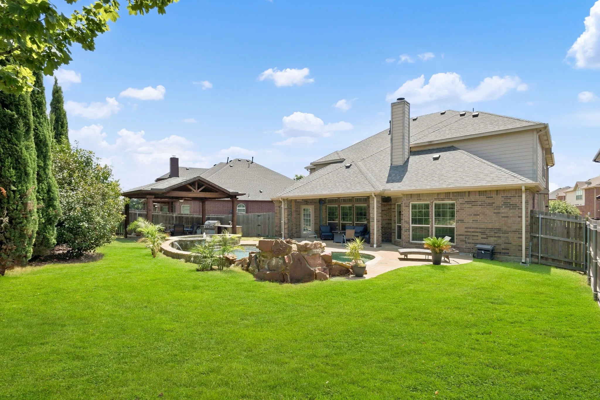 Single Family Residence For Sale in Denton County , 13921 Sparrow Hill Drive, Little Elm, Texas 75068, 5 Bedroom, 4 Bathroom, 3 Garage spaces, 3,722 Sqft, built in 2013, mls#21356712, Real Estate Agent in Little Elm, Homes For Sale in Denton county, Homes For Sale in Little Elm, Realtor in Little Elm Texas, Real Estate Brokerage Independent Realty Texas, Luminita Cordes Realtor