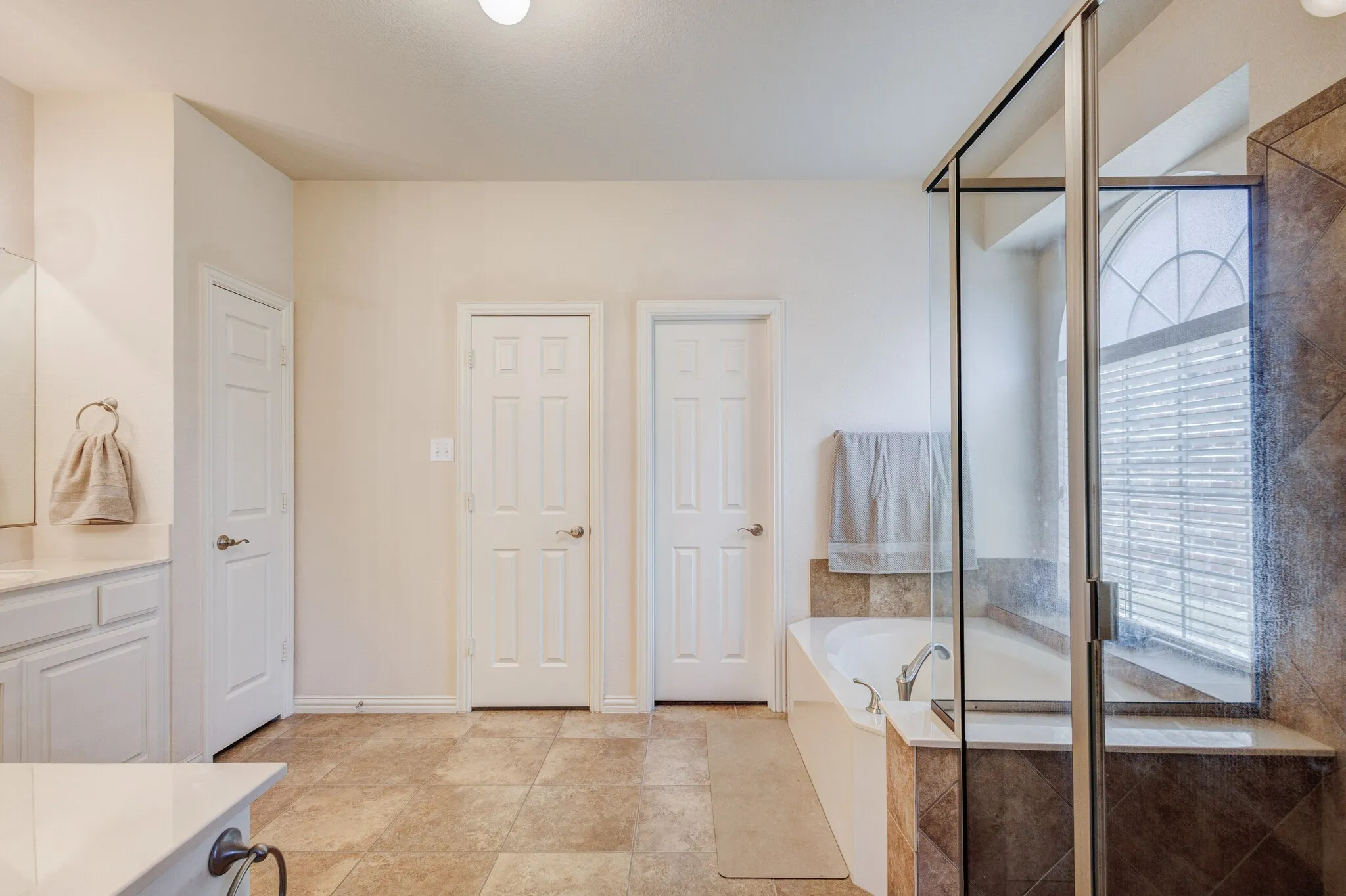 Single Family Residence For Sale in Denton County , 13921 Sparrow Hill Drive, Little Elm, Texas 75068, 5 Bedroom, 4 Bathroom, 3 Garage spaces, 3,722 Sqft, built in 2013, mls#21356712, Real Estate Agent in Little Elm, Homes For Sale in Denton county, Homes For Sale in Little Elm, Realtor in Little Elm Texas, Real Estate Brokerage Independent Realty Texas, Luminita Cordes Realtor