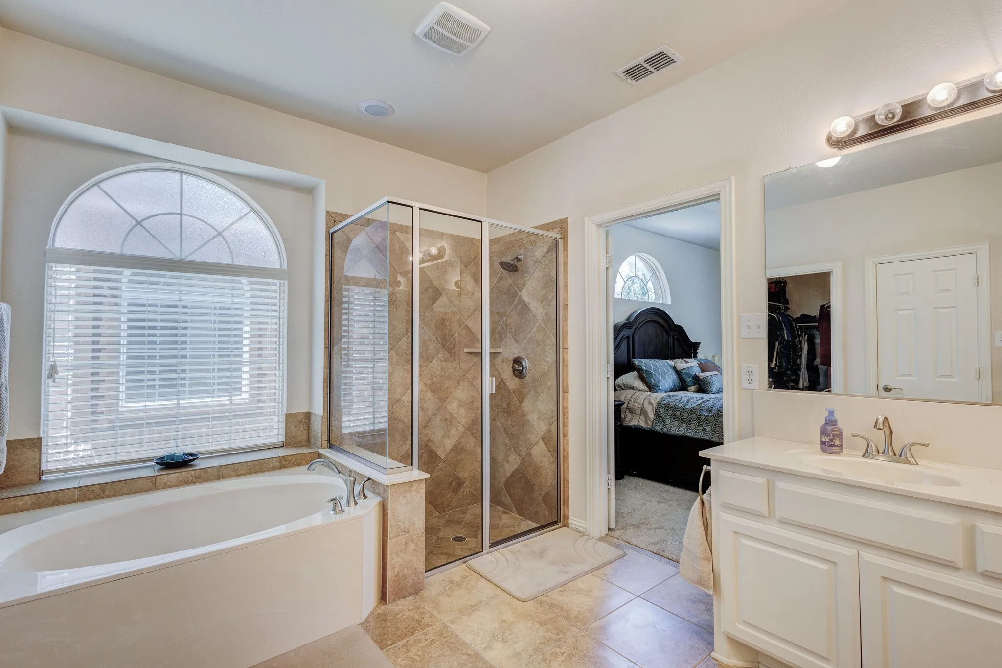 Single Family Residence For Sale in Denton County , 13921 Sparrow Hill Drive, Little Elm, Texas 75068, 5 Bedroom, 4 Bathroom, 3 Garage spaces, 3,722 Sqft, built in 2013, mls#21356712, Real Estate Agent in Little Elm, Homes For Sale in Denton county, Homes For Sale in Little Elm, Realtor in Little Elm Texas, Real Estate Brokerage Independent Realty Texas, Luminita Cordes Realtor