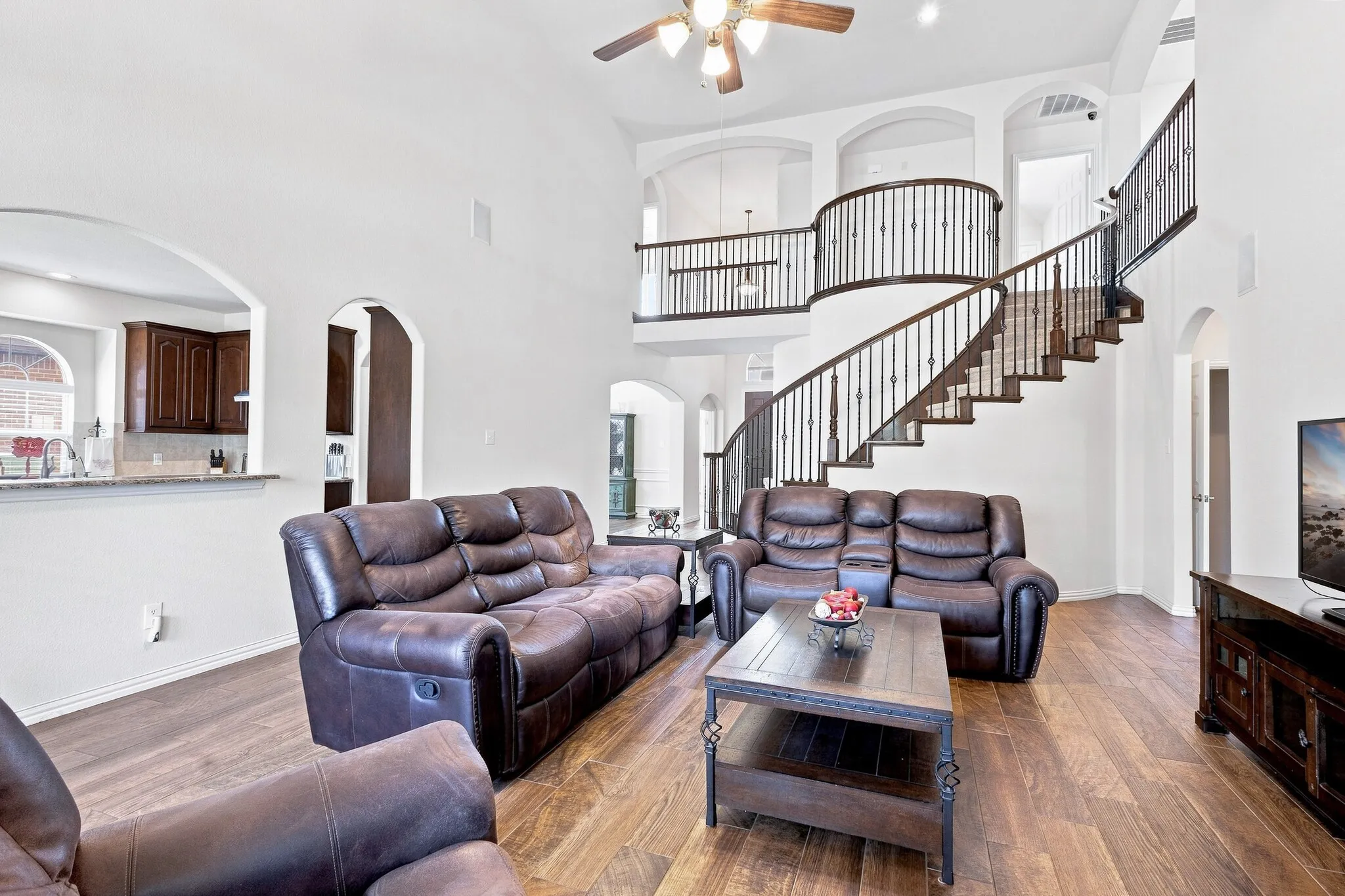 Single Family Residence For Sale in Denton County , 13921 Sparrow Hill Drive, Little Elm, Texas 75068, 5 Bedroom, 4 Bathroom, 3 Garage spaces, 3,722 Sqft, built in 2013, mls#21356712, Real Estate Agent in Little Elm, Homes For Sale in Denton county, Homes For Sale in Little Elm, Realtor in Little Elm Texas, Real Estate Brokerage Independent Realty Texas, Luminita Cordes Realtor