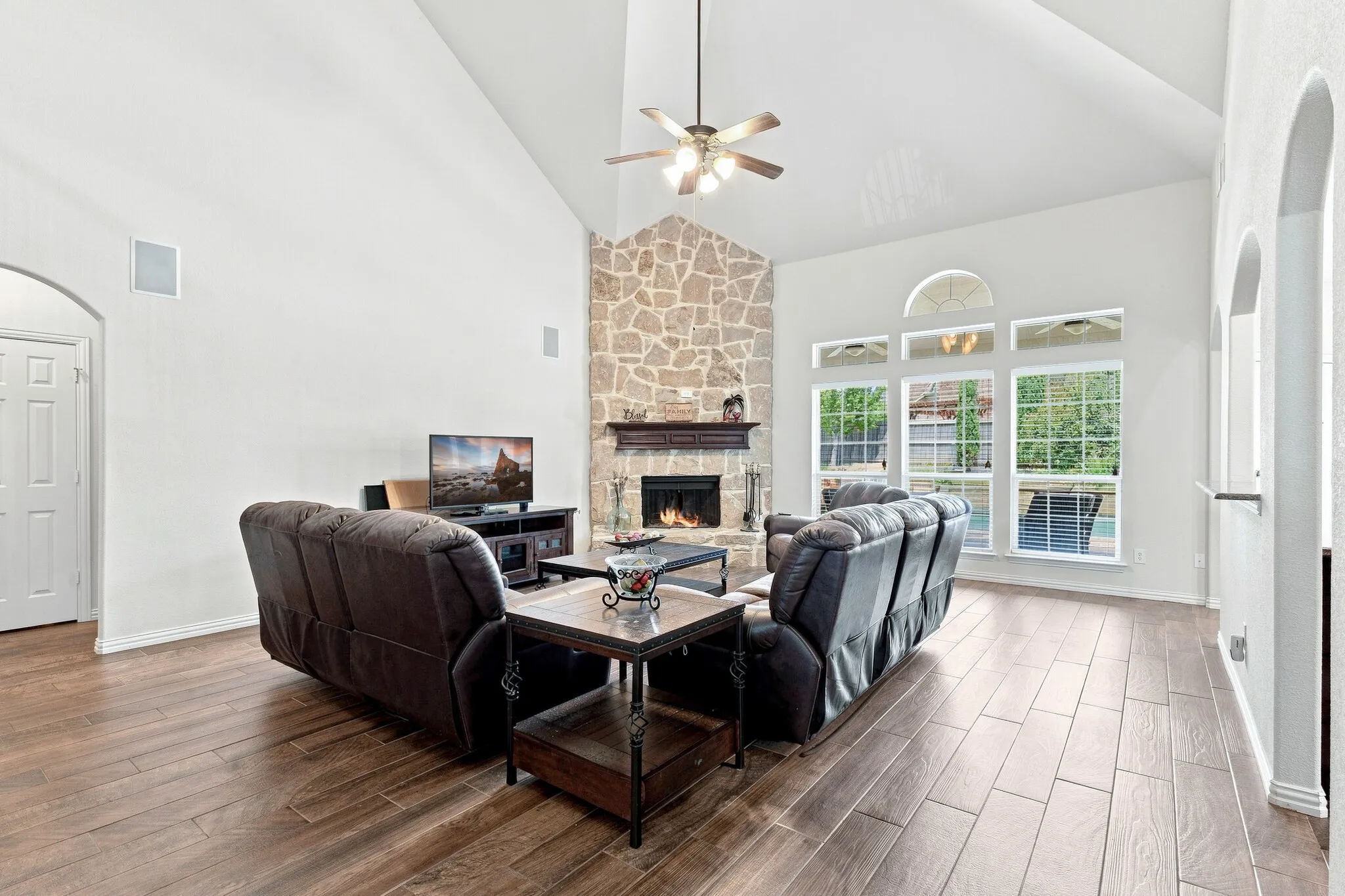 Single Family Residence For Sale in Denton County , 13921 Sparrow Hill Drive, Little Elm, Texas 75068, 5 Bedroom, 4 Bathroom, 3 Garage spaces, 3,722 Sqft, built in 2013, mls#21356712, Real Estate Agent in Little Elm, Homes For Sale in Denton county, Homes For Sale in Little Elm, Realtor in Little Elm Texas, Real Estate Brokerage Independent Realty Texas, Luminita Cordes Realtor