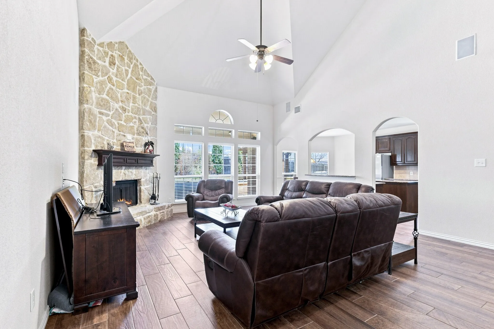 Single Family Residence For Sale in Denton County , 13921 Sparrow Hill Drive, Little Elm, Texas 75068, 5 Bedroom, 4 Bathroom, 3 Garage spaces, 3,722 Sqft, built in 2013, mls#21356712, Real Estate Agent in Little Elm, Homes For Sale in Denton county, Homes For Sale in Little Elm, Realtor in Little Elm Texas, Real Estate Brokerage Independent Realty Texas, Luminita Cordes Realtor