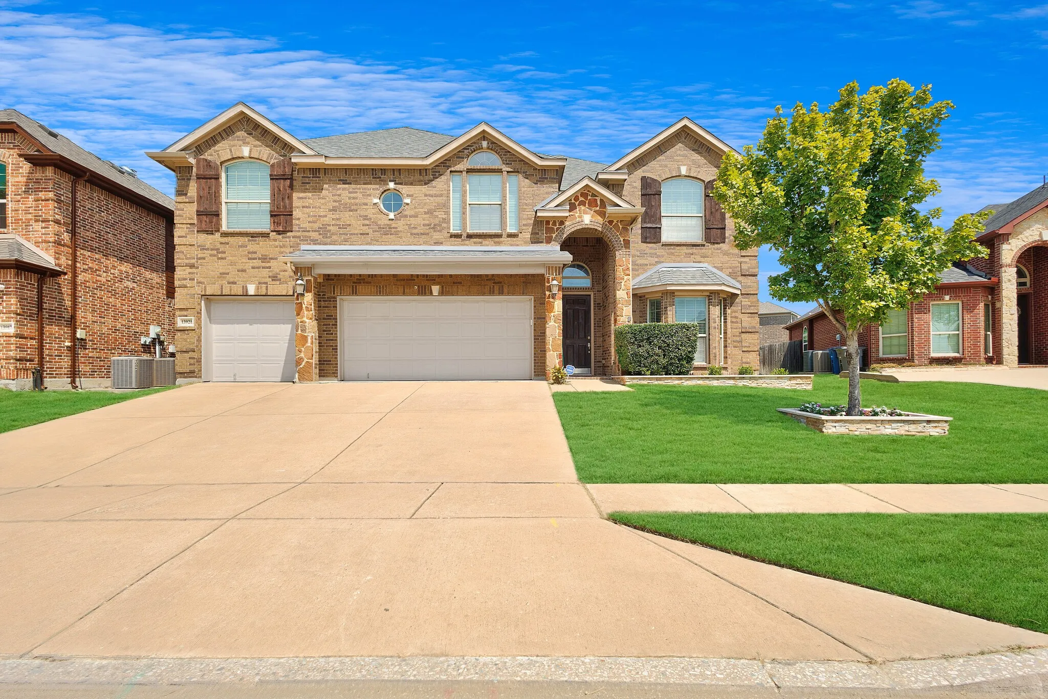 Single Family Residence For Sale in Denton County , 13921 Sparrow Hill Drive, Little Elm, Texas 75068, 5 Bedroom, 4 Bathroom, 3 Garage spaces, 3,722 Sqft, built in 2013, mls#21356712, Real Estate Agent in Little Elm, Homes For Sale in Denton county, Homes For Sale in Little Elm, Realtor in Little Elm Texas, Real Estate Brokerage Independent Realty Texas, Luminita Cordes Realtor