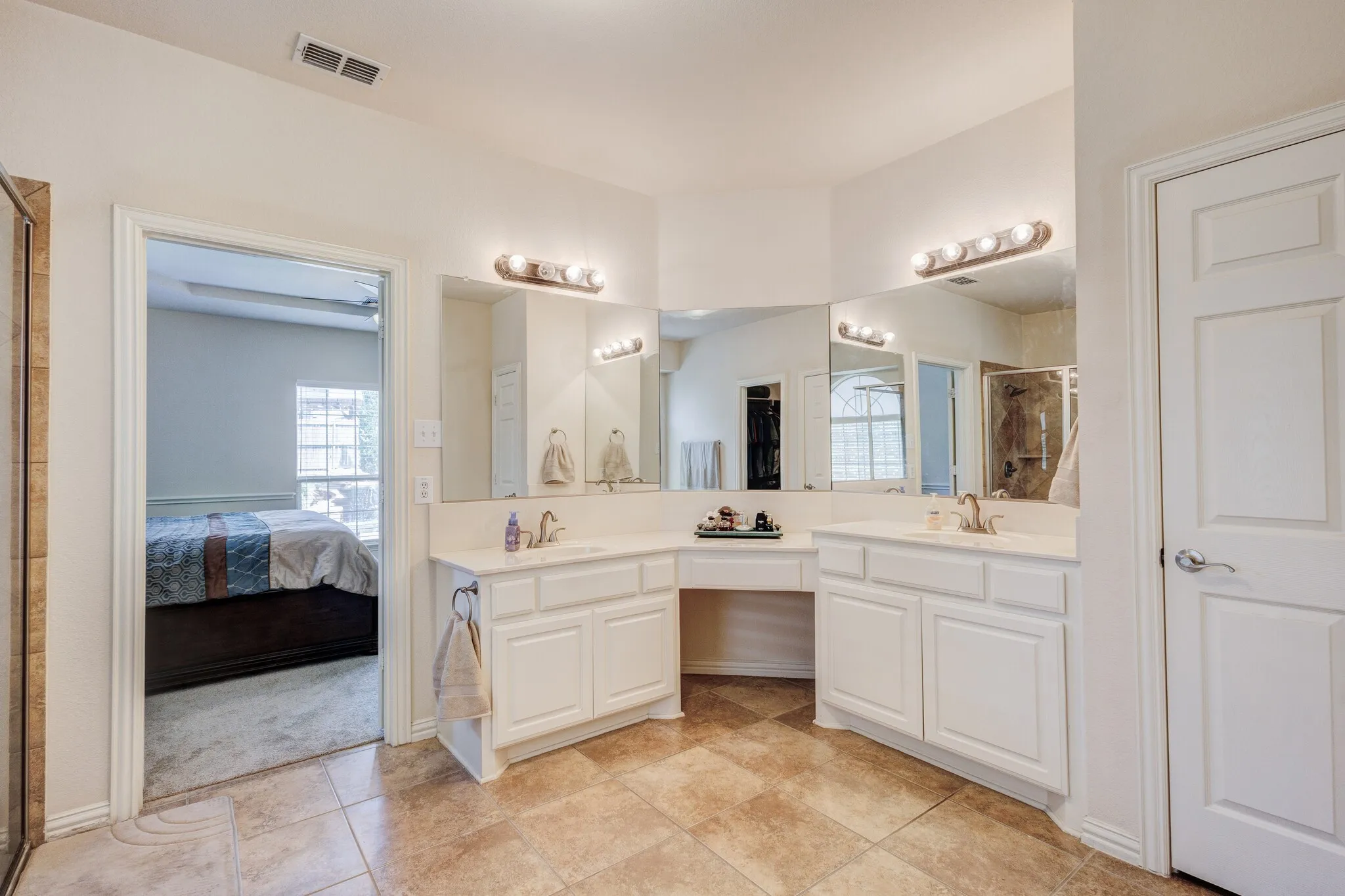 Single Family Residence For Sale in Denton County , 13921 Sparrow Hill Drive, Little Elm, Texas 75068, 5 Bedroom, 4 Bathroom, 3 Garage spaces, 3,722 Sqft, built in 2013, mls#21356712, Real Estate Agent in Little Elm, Homes For Sale in Denton county, Homes For Sale in Little Elm, Realtor in Little Elm Texas, Real Estate Brokerage Independent Realty Texas, Luminita Cordes Realtor