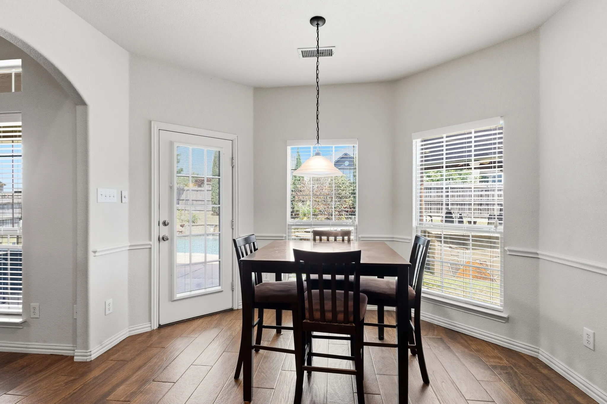 Single Family Residence For Sale in Denton County , 13921 Sparrow Hill Drive, Little Elm, Texas 75068, 5 Bedroom, 4 Bathroom, 3 Garage spaces, 3,722 Sqft, built in 2013, mls#21356712, Real Estate Agent in Little Elm, Homes For Sale in Denton county, Homes For Sale in Little Elm, Realtor in Little Elm Texas, Real Estate Brokerage Independent Realty Texas, Luminita Cordes Realtor