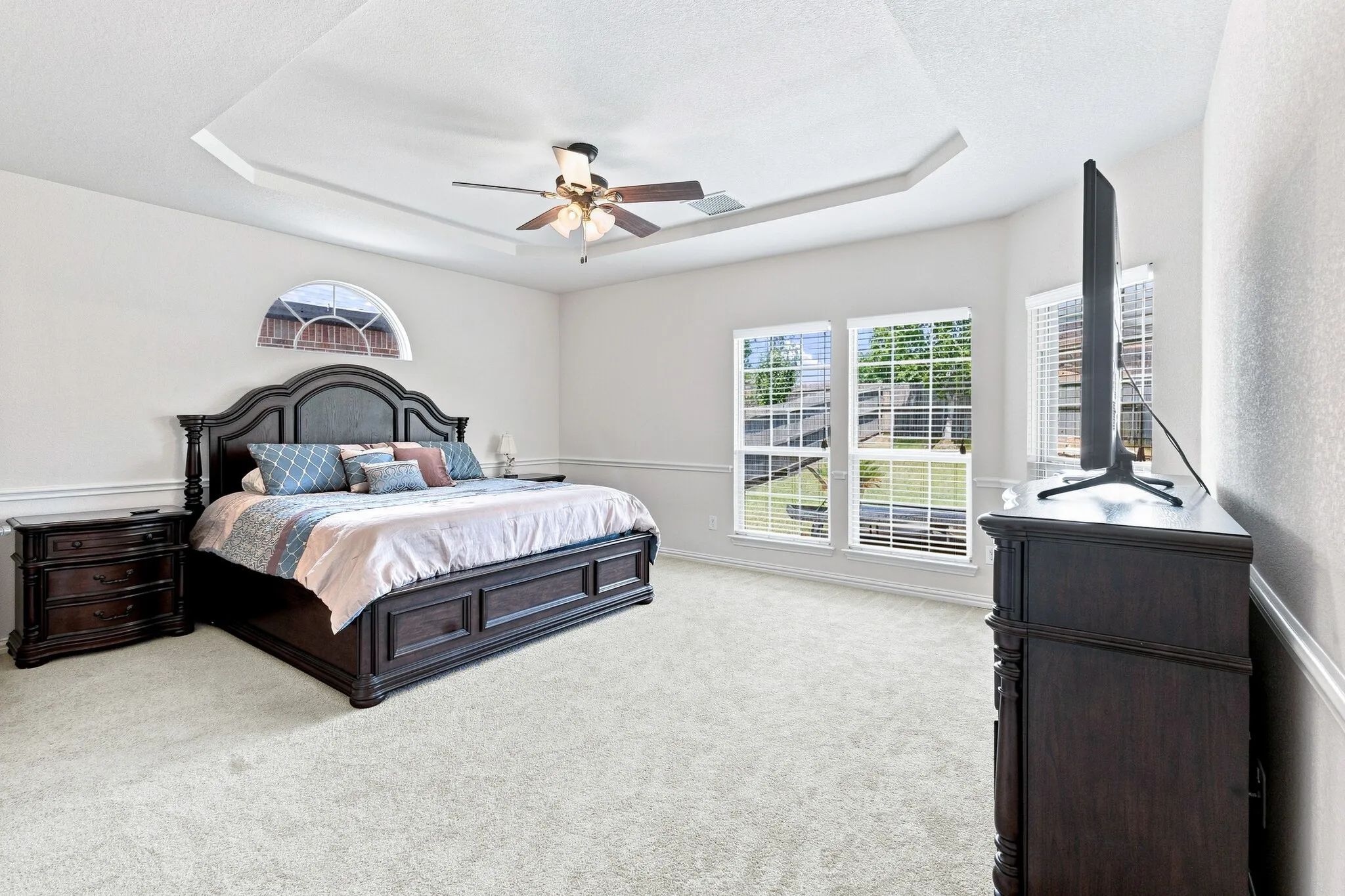 Single Family Residence For Sale in Denton County , 13921 Sparrow Hill Drive, Little Elm, Texas 75068, 5 Bedroom, 4 Bathroom, 3 Garage spaces, 3,722 Sqft, built in 2013, mls#21356712, Real Estate Agent in Little Elm, Homes For Sale in Denton county, Homes For Sale in Little Elm, Realtor in Little Elm Texas, Real Estate Brokerage Independent Realty Texas, Luminita Cordes Realtor