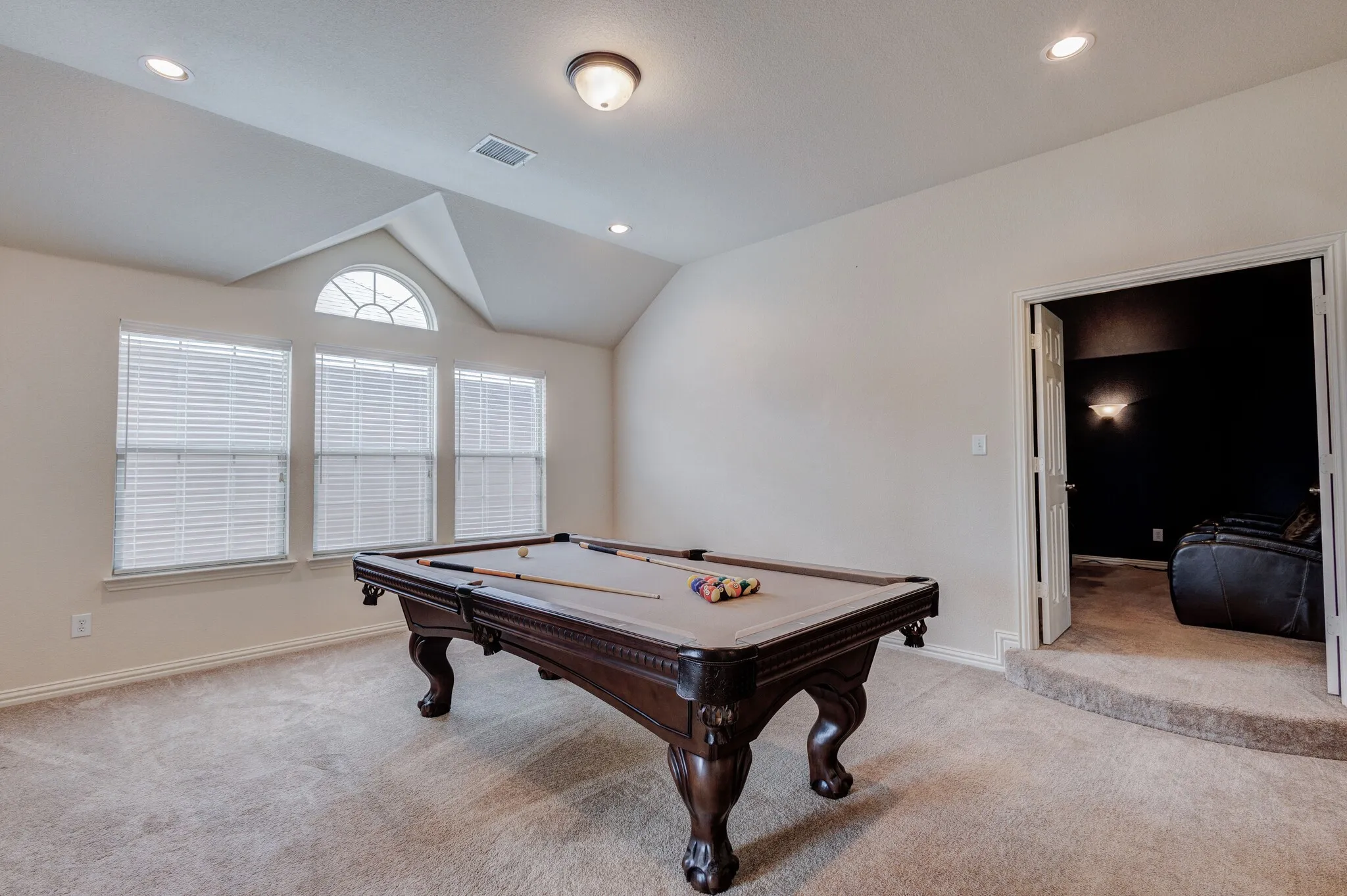 Single Family Residence For Sale in Denton County , 13921 Sparrow Hill Drive, Little Elm, Texas 75068, 5 Bedroom, 4 Bathroom, 3 Garage spaces, 3,722 Sqft, built in 2013, mls#21356712, Real Estate Agent in Little Elm, Homes For Sale in Denton county, Homes For Sale in Little Elm, Realtor in Little Elm Texas, Real Estate Brokerage Independent Realty Texas, Luminita Cordes Realtor