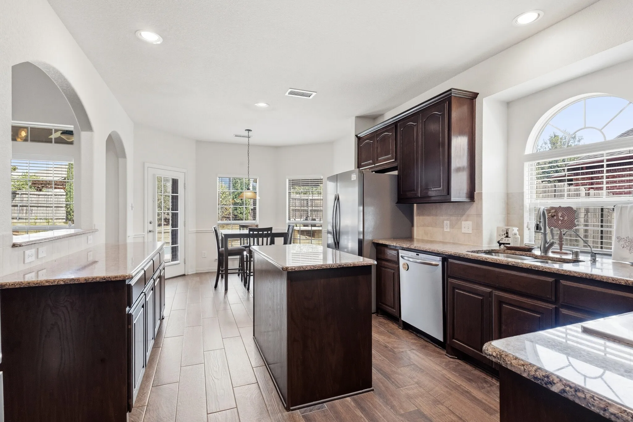 Single Family Residence For Sale in Denton County , 13921 Sparrow Hill Drive, Little Elm, Texas 75068, 5 Bedroom, 4 Bathroom, 3 Garage spaces, 3,722 Sqft, built in 2013, mls#21356712, Real Estate Agent in Little Elm, Homes For Sale in Denton county, Homes For Sale in Little Elm, Realtor in Little Elm Texas, Real Estate Brokerage Independent Realty Texas, Luminita Cordes Realtor