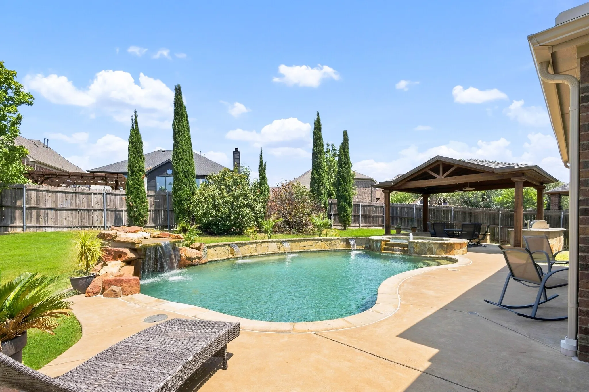 Single Family Residence For Sale in Denton County , 13921 Sparrow Hill Drive, Little Elm, Texas 75068, 5 Bedroom, 4 Bathroom, 3 Garage spaces, 3,722 Sqft, built in 2013, mls#21356712, Real Estate Agent in Little Elm, Homes For Sale in Denton county, Homes For Sale in Little Elm, Realtor in Little Elm Texas, Real Estate Brokerage Independent Realty Texas, Luminita Cordes Realtor