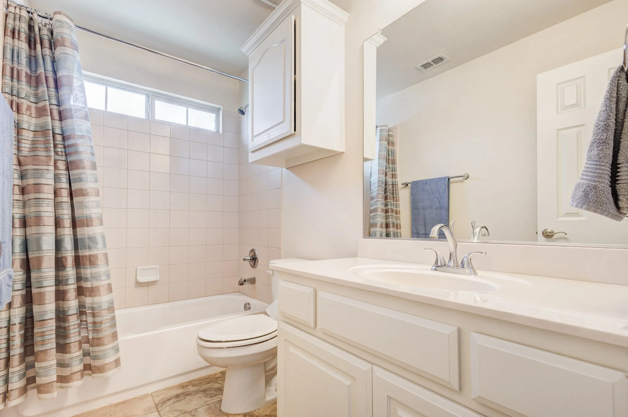 Single Family Residence For Sale in Denton County , 13921 Sparrow Hill Drive, Little Elm, Texas 75068, 5 Bedroom, 4 Bathroom, 3 Garage spaces, 3,722 Sqft, built in 2013, mls#21356712, Real Estate Agent in Little Elm, Homes For Sale in Denton county, Homes For Sale in Little Elm, Realtor in Little Elm Texas, Real Estate Brokerage Independent Realty Texas, Luminita Cordes Realtor