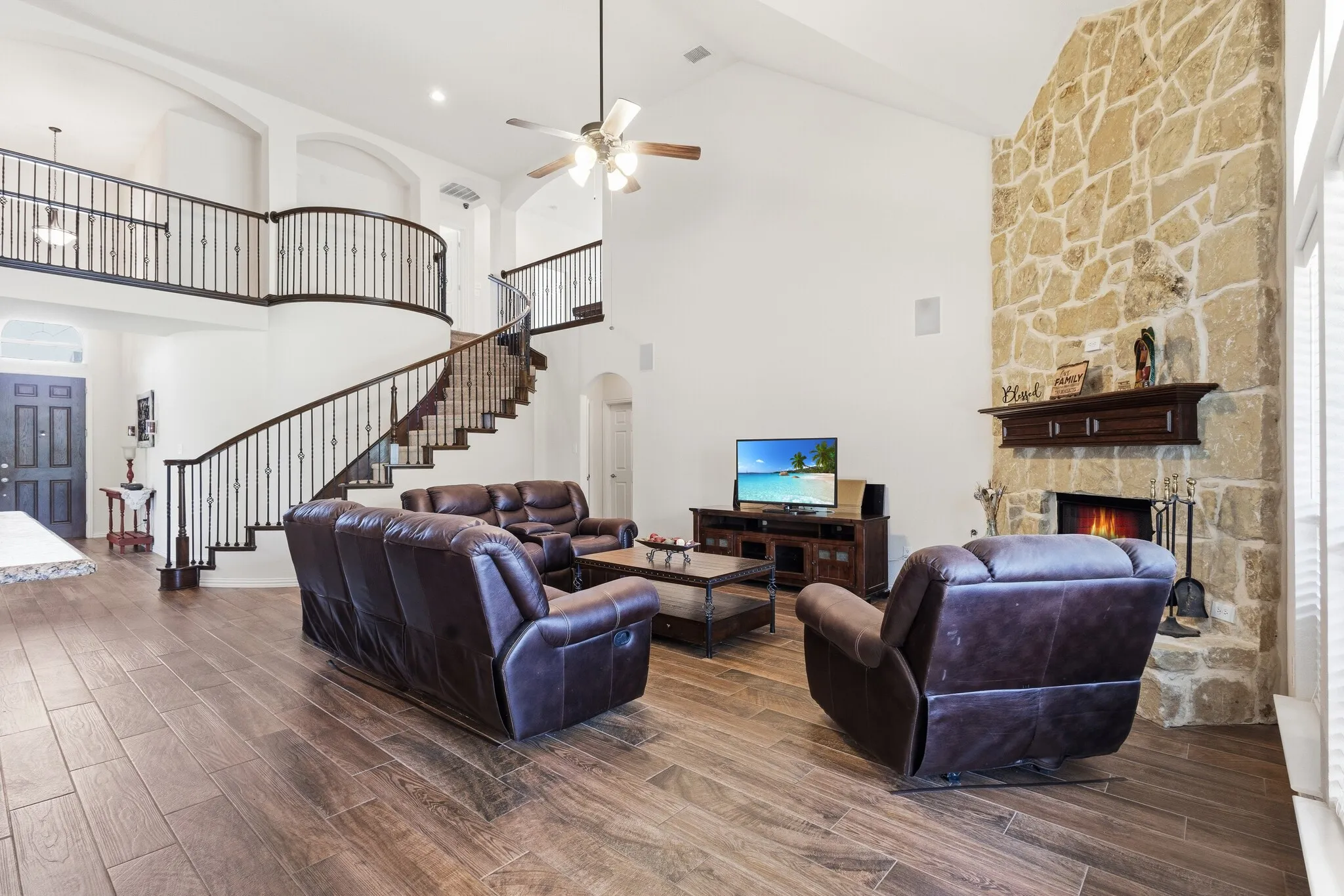 Single Family Residence For Sale in Denton County , 13921 Sparrow Hill Drive, Little Elm, Texas 75068, 5 Bedroom, 4 Bathroom, 3 Garage spaces, 3,722 Sqft, built in 2013, mls#21356712, Real Estate Agent in Little Elm, Homes For Sale in Denton county, Homes For Sale in Little Elm, Realtor in Little Elm Texas, Real Estate Brokerage Independent Realty Texas, Luminita Cordes Realtor