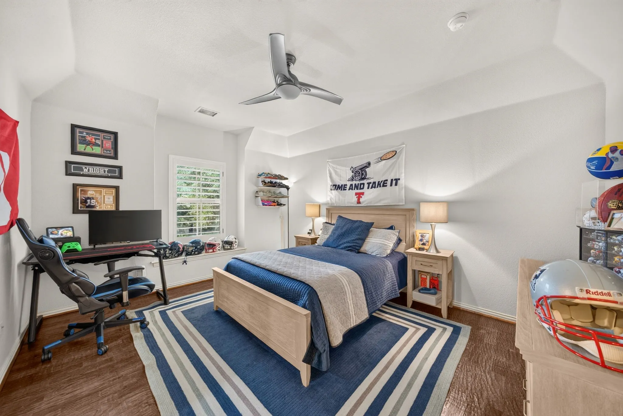 Single Family Residence For Sale in Denton County , 2259 Dampton Drive, Frisco, Texas 75033, 5 Bedroom, 6 Bathroom, 3 Garage spaces, 4,702 Sqft, built in 2008, mls#21355634, Real Estate Agent in Frisco, Homes For Sale in Denton county, Homes For Sale in Frisco, Realtor in Frisco Texas, Real Estate Brokerage Independent Realty Texas, Luminita Cordes Realtor