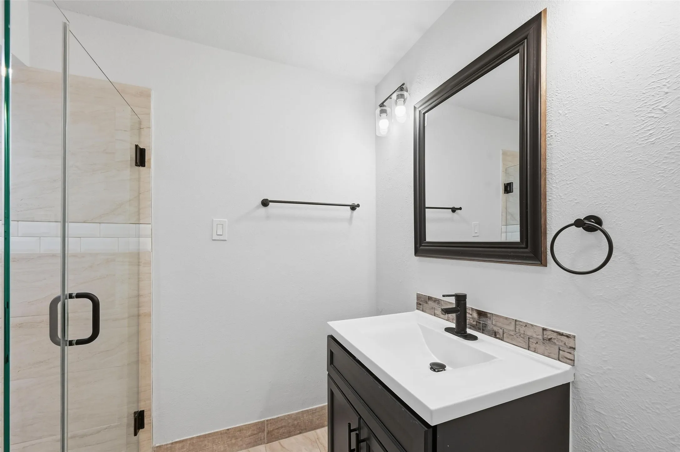 Condominium For Rent in Dallas County , 11410 Park Central Place C, Dallas, Texas 75230, 3 Bedroom, 2 Bathroom, Garage spaces, 1,318 Sqft, built in 1961, mls#21357745, Real Estate Agent in Dallas, Homes For Rent in Dallas county, Homes For Rent in Dallas, Realtor in Dallas Texas, Real Estate Brokerage Independent Realty Texas, Luminita Cordes Realtor