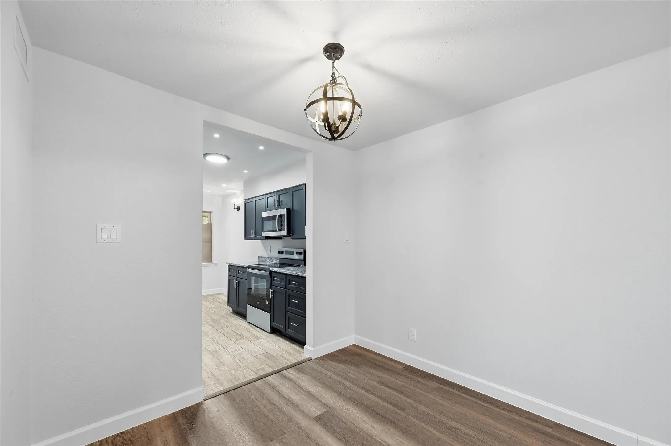 Condominium For Rent in Dallas County , 11410 Park Central Place C, Dallas, Texas 75230, 3 Bedroom, 2 Bathroom, Garage spaces, 1,318 Sqft, built in 1961, mls#21357745, Real Estate Agent in Dallas, Homes For Rent in Dallas county, Homes For Rent in Dallas, Realtor in Dallas Texas, Real Estate Brokerage Independent Realty Texas, Luminita Cordes Realtor