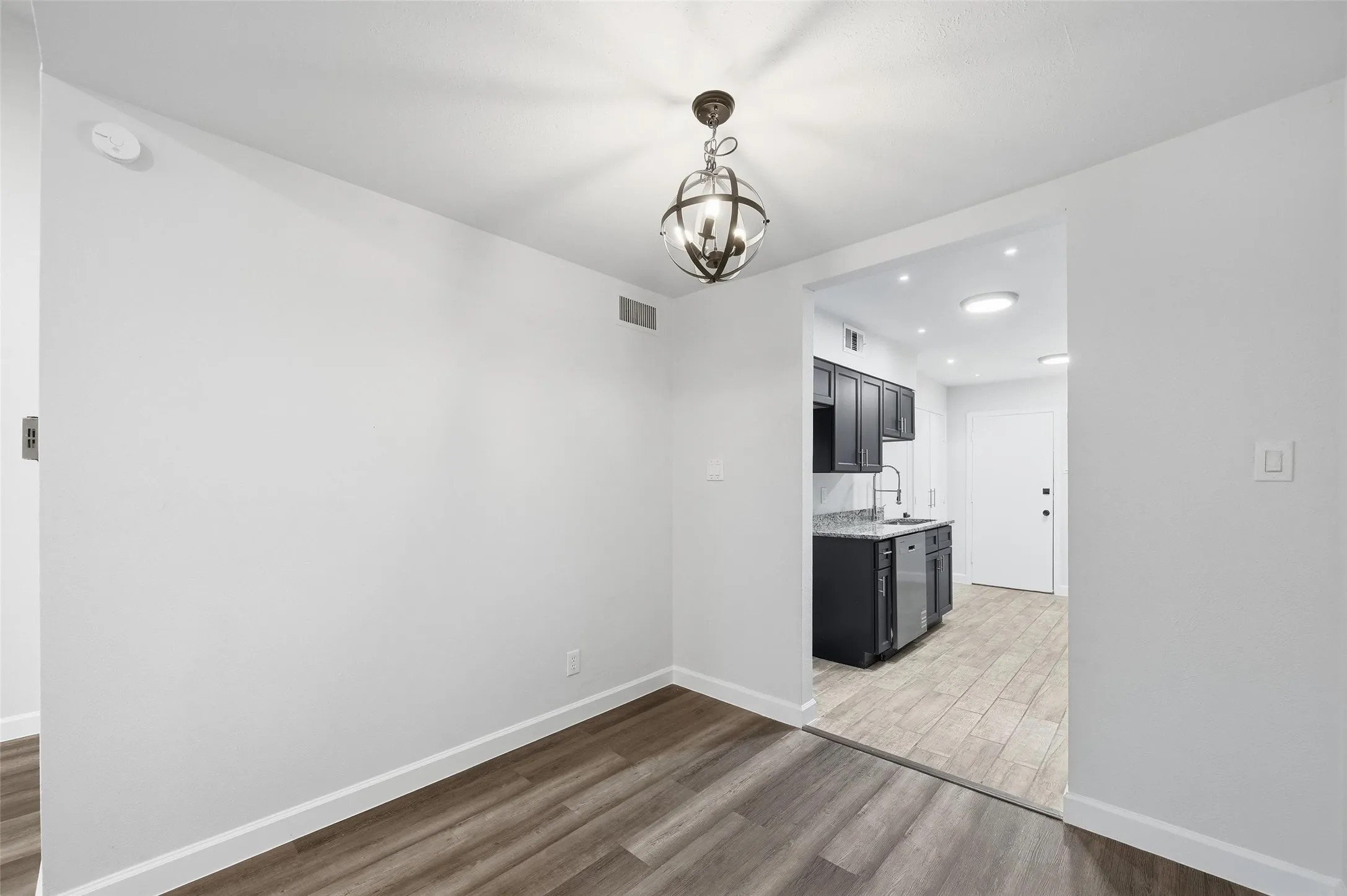 Condominium For Rent in Dallas County , 11410 Park Central Place C, Dallas, Texas 75230, 3 Bedroom, 2 Bathroom, Garage spaces, 1,318 Sqft, built in 1961, mls#21357745, Real Estate Agent in Dallas, Homes For Rent in Dallas county, Homes For Rent in Dallas, Realtor in Dallas Texas, Real Estate Brokerage Independent Realty Texas, Luminita Cordes Realtor