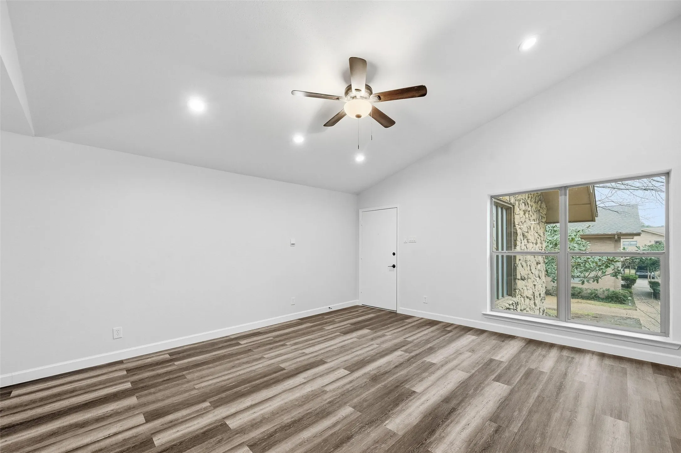 Condominium For Rent in Dallas County , 11410 Park Central Place C, Dallas, Texas 75230, 3 Bedroom, 2 Bathroom, Garage spaces, 1,318 Sqft, built in 1961, mls#21357745, Real Estate Agent in Dallas, Homes For Rent in Dallas county, Homes For Rent in Dallas, Realtor in Dallas Texas, Real Estate Brokerage Independent Realty Texas, Luminita Cordes Realtor