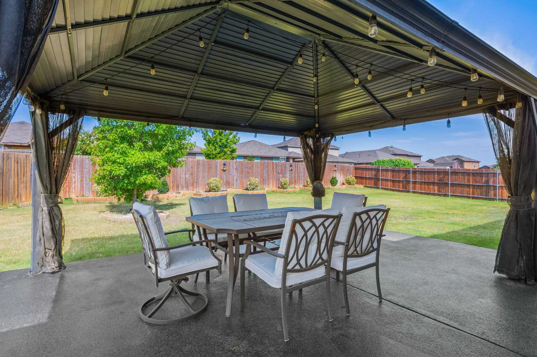 Single Family Residence For Sale in Denton County , 15765 Fire Ridge Drive, Fort Worth, Texas 76177, 4 Bedroom, 4 Bathroom, 3 Garage spaces, 3,382 Sqft, built in 2019, mls#21357577, Real Estate Agent in Fort Worth, Homes For Sale in Denton county, Homes For Sale in Fort Worth, Realtor in Fort Worth Texas, Real Estate Brokerage Independent Realty Texas, Luminita Cordes Realtor
