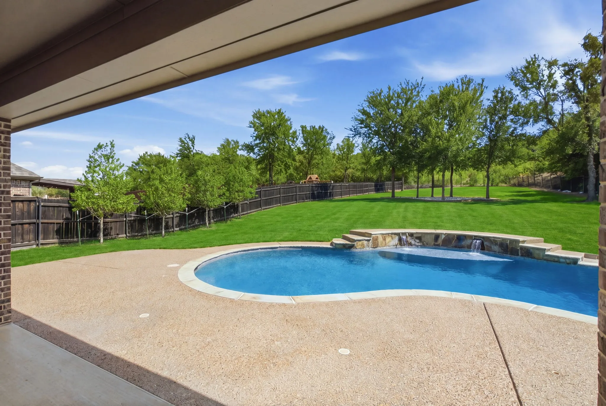 Single Family Residence For Sale in Johnson County , 317 Landview Drive, Burleson, Texas 76028, 4 Bedroom, 3 Bathroom, 2 Garage spaces, 2,840 Sqft, built in 2014, mls#21344329, Real Estate Agent in Burleson, Homes For Sale in Johnson county, Homes For Sale in Burleson, Realtor in Burleson Texas, Real Estate Brokerage Independent Realty Texas, Luminita Cordes Realtor