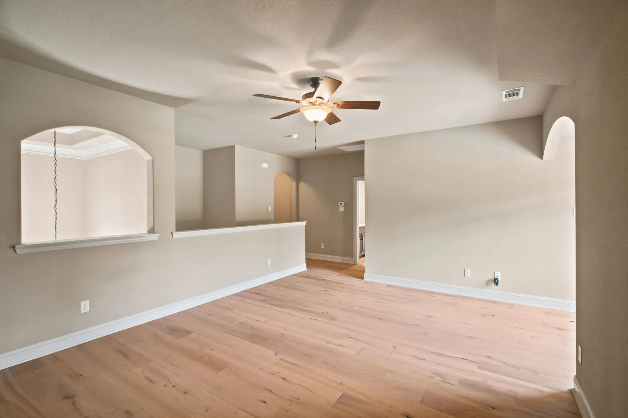 Single Family Residence For Sale in Johnson County , 317 Landview Drive, Burleson, Texas 76028, 4 Bedroom, 3 Bathroom, 2 Garage spaces, 2,840 Sqft, built in 2014, mls#21344329, Real Estate Agent in Burleson, Homes For Sale in Johnson county, Homes For Sale in Burleson, Realtor in Burleson Texas, Real Estate Brokerage Independent Realty Texas, Luminita Cordes Realtor