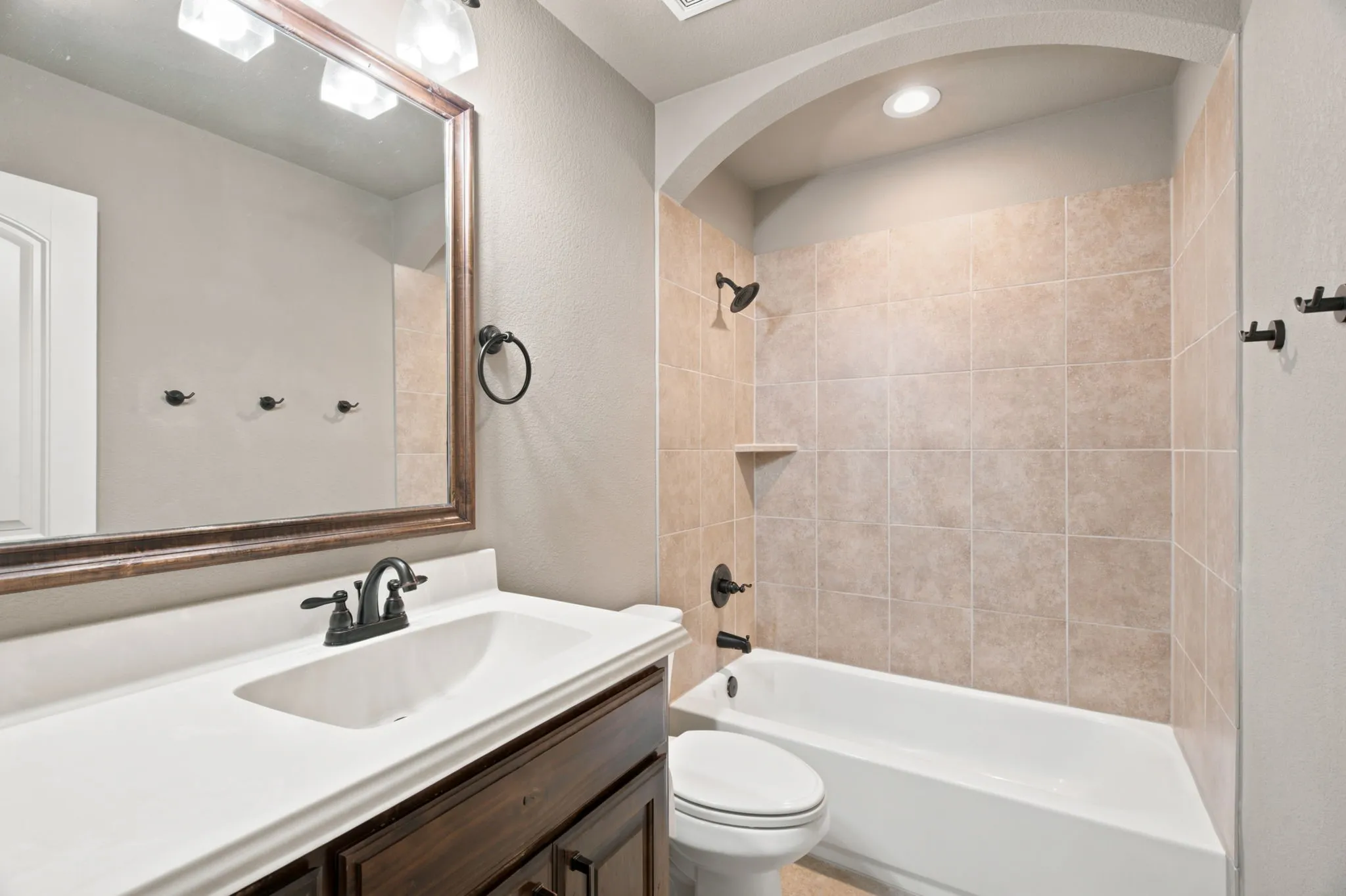 Single Family Residence For Sale in Johnson County , 317 Landview Drive, Burleson, Texas 76028, 4 Bedroom, 3 Bathroom, 2 Garage spaces, 2,840 Sqft, built in 2014, mls#21344329, Real Estate Agent in Burleson, Homes For Sale in Johnson county, Homes For Sale in Burleson, Realtor in Burleson Texas, Real Estate Brokerage Independent Realty Texas, Luminita Cordes Realtor