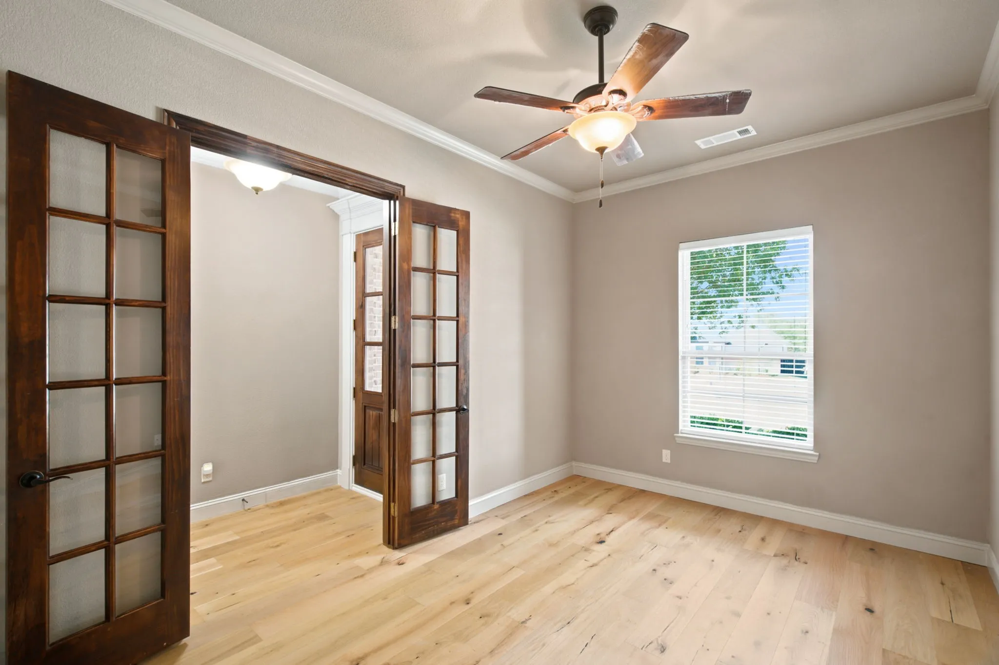 Single Family Residence For Sale in Johnson County , 317 Landview Drive, Burleson, Texas 76028, 4 Bedroom, 3 Bathroom, 2 Garage spaces, 2,840 Sqft, built in 2014, mls#21344329, Real Estate Agent in Burleson, Homes For Sale in Johnson county, Homes For Sale in Burleson, Realtor in Burleson Texas, Real Estate Brokerage Independent Realty Texas, Luminita Cordes Realtor