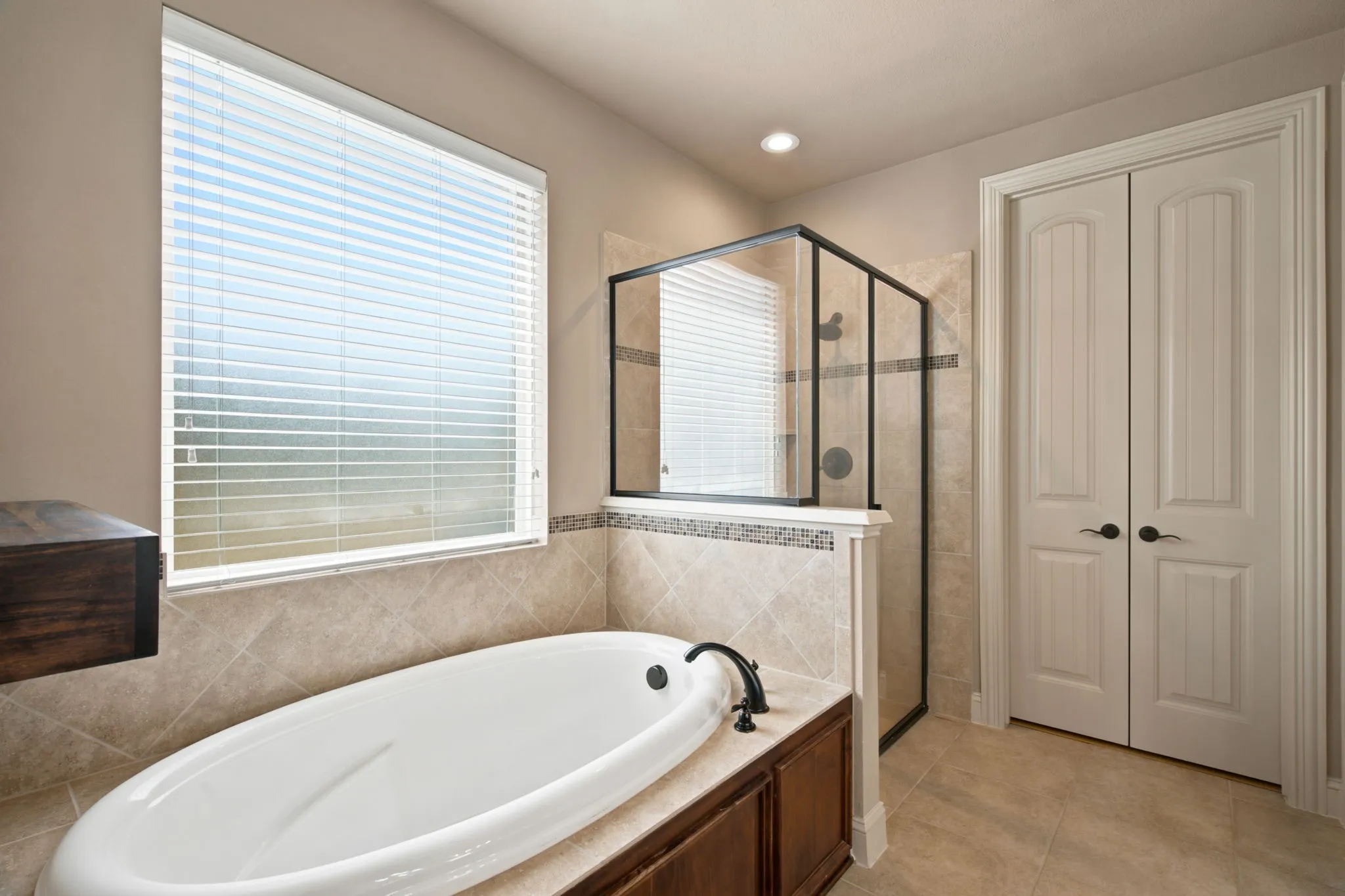 Single Family Residence For Sale in Johnson County , 317 Landview Drive, Burleson, Texas 76028, 4 Bedroom, 3 Bathroom, 2 Garage spaces, 2,840 Sqft, built in 2014, mls#21344329, Real Estate Agent in Burleson, Homes For Sale in Johnson county, Homes For Sale in Burleson, Realtor in Burleson Texas, Real Estate Brokerage Independent Realty Texas, Luminita Cordes Realtor