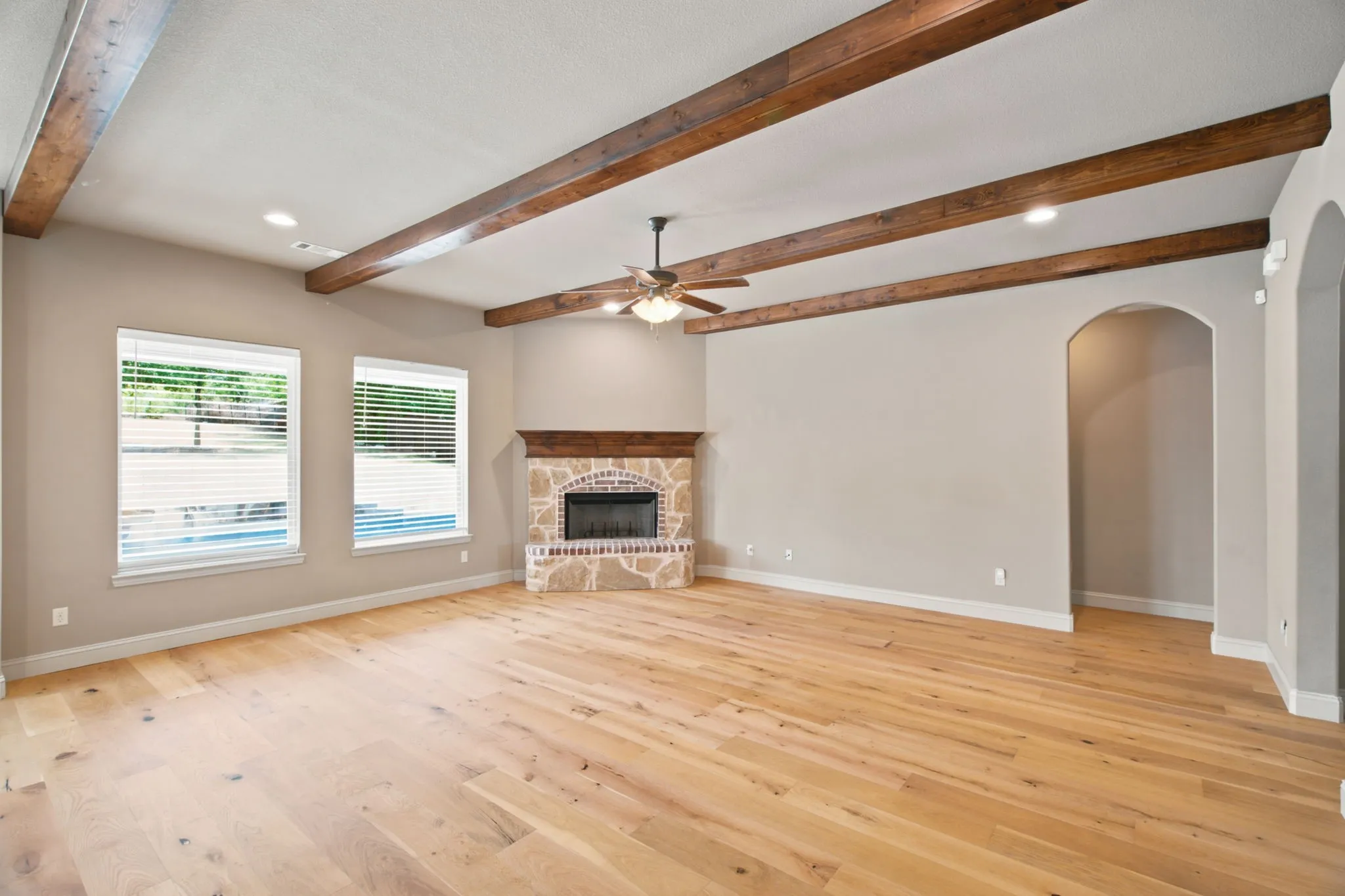 Single Family Residence For Sale in Johnson County , 317 Landview Drive, Burleson, Texas 76028, 4 Bedroom, 3 Bathroom, 2 Garage spaces, 2,840 Sqft, built in 2014, mls#21344329, Real Estate Agent in Burleson, Homes For Sale in Johnson county, Homes For Sale in Burleson, Realtor in Burleson Texas, Real Estate Brokerage Independent Realty Texas, Luminita Cordes Realtor