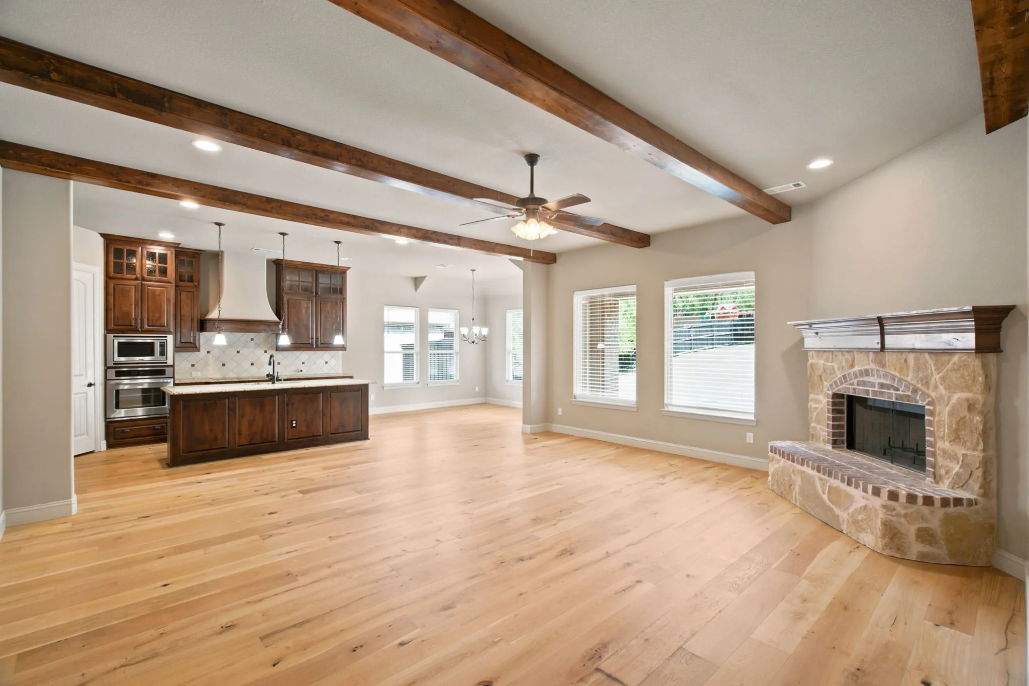 Single Family Residence For Sale in Johnson County , 317 Landview Drive, Burleson, Texas 76028, 4 Bedroom, 3 Bathroom, 2 Garage spaces, 2,840 Sqft, built in 2014, mls#21344329, Real Estate Agent in Burleson, Homes For Sale in Johnson county, Homes For Sale in Burleson, Realtor in Burleson Texas, Real Estate Brokerage Independent Realty Texas, Luminita Cordes Realtor