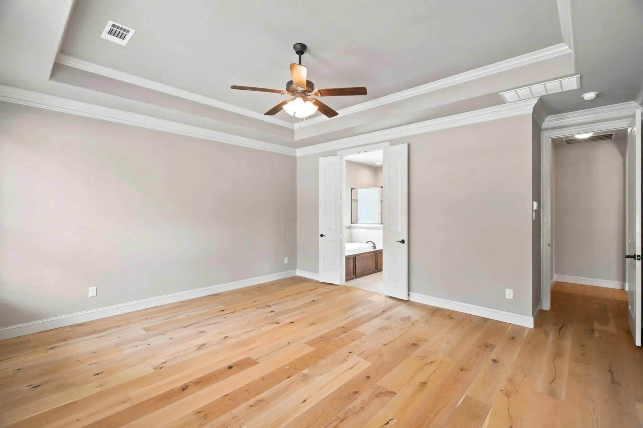 Single Family Residence For Sale in Johnson County , 317 Landview Drive, Burleson, Texas 76028, 4 Bedroom, 3 Bathroom, 2 Garage spaces, 2,840 Sqft, built in 2014, mls#21344329, Real Estate Agent in Burleson, Homes For Sale in Johnson county, Homes For Sale in Burleson, Realtor in Burleson Texas, Real Estate Brokerage Independent Realty Texas, Luminita Cordes Realtor