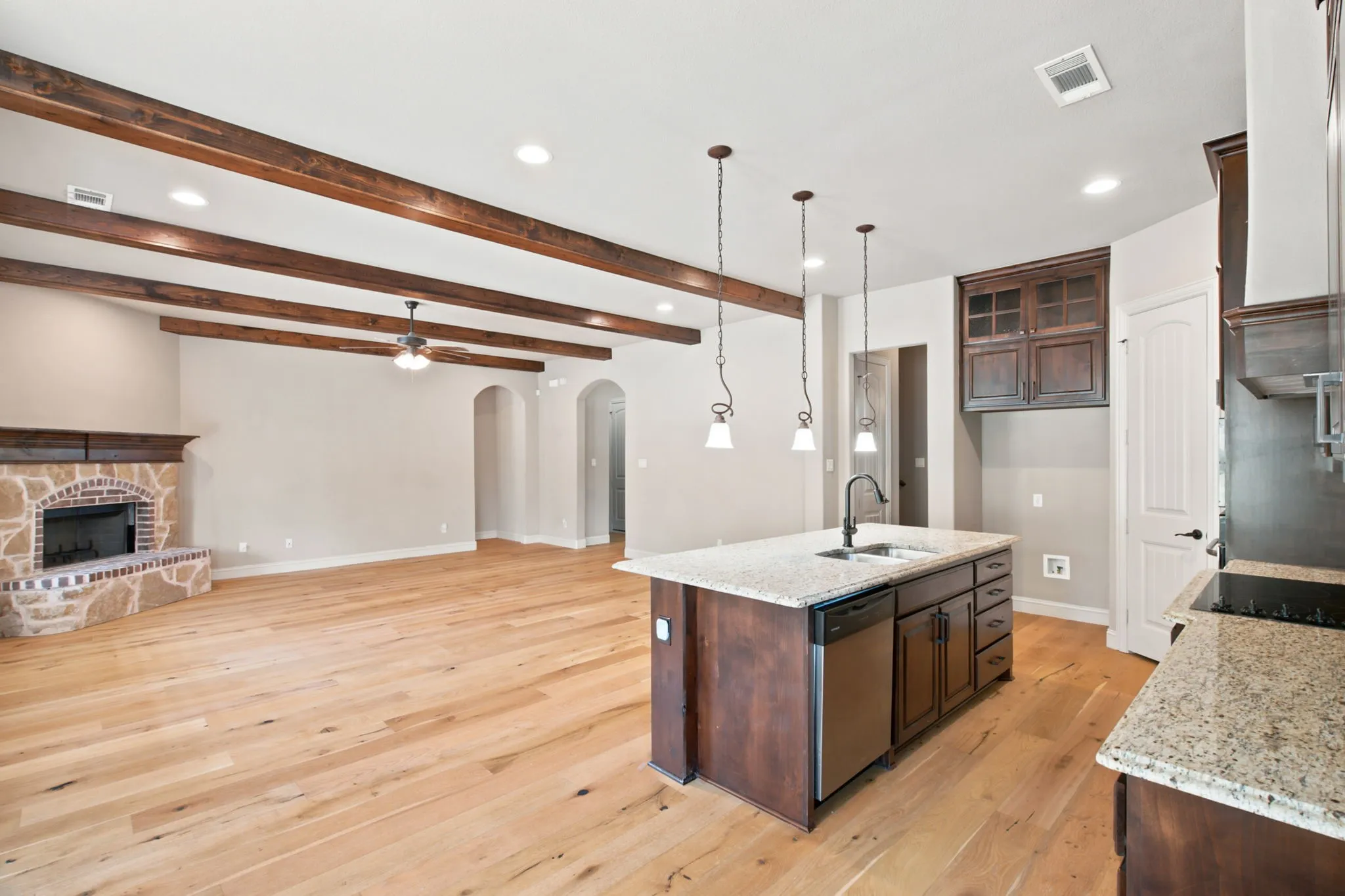 Single Family Residence For Sale in Johnson County , 317 Landview Drive, Burleson, Texas 76028, 4 Bedroom, 3 Bathroom, 2 Garage spaces, 2,840 Sqft, built in 2014, mls#21344329, Real Estate Agent in Burleson, Homes For Sale in Johnson county, Homes For Sale in Burleson, Realtor in Burleson Texas, Real Estate Brokerage Independent Realty Texas, Luminita Cordes Realtor