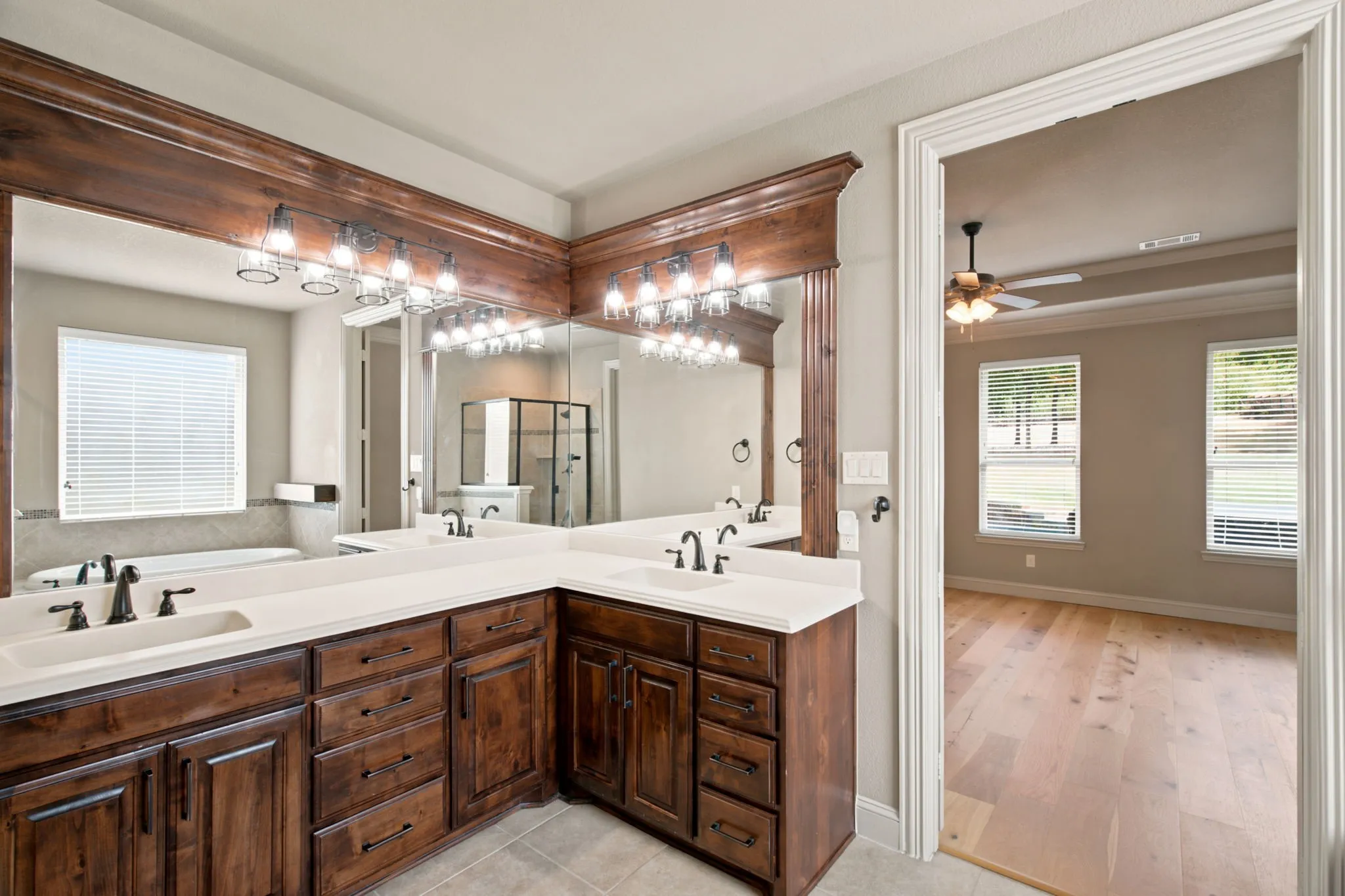 Single Family Residence For Sale in Johnson County , 317 Landview Drive, Burleson, Texas 76028, 4 Bedroom, 3 Bathroom, 2 Garage spaces, 2,840 Sqft, built in 2014, mls#21344329, Real Estate Agent in Burleson, Homes For Sale in Johnson county, Homes For Sale in Burleson, Realtor in Burleson Texas, Real Estate Brokerage Independent Realty Texas, Luminita Cordes Realtor
