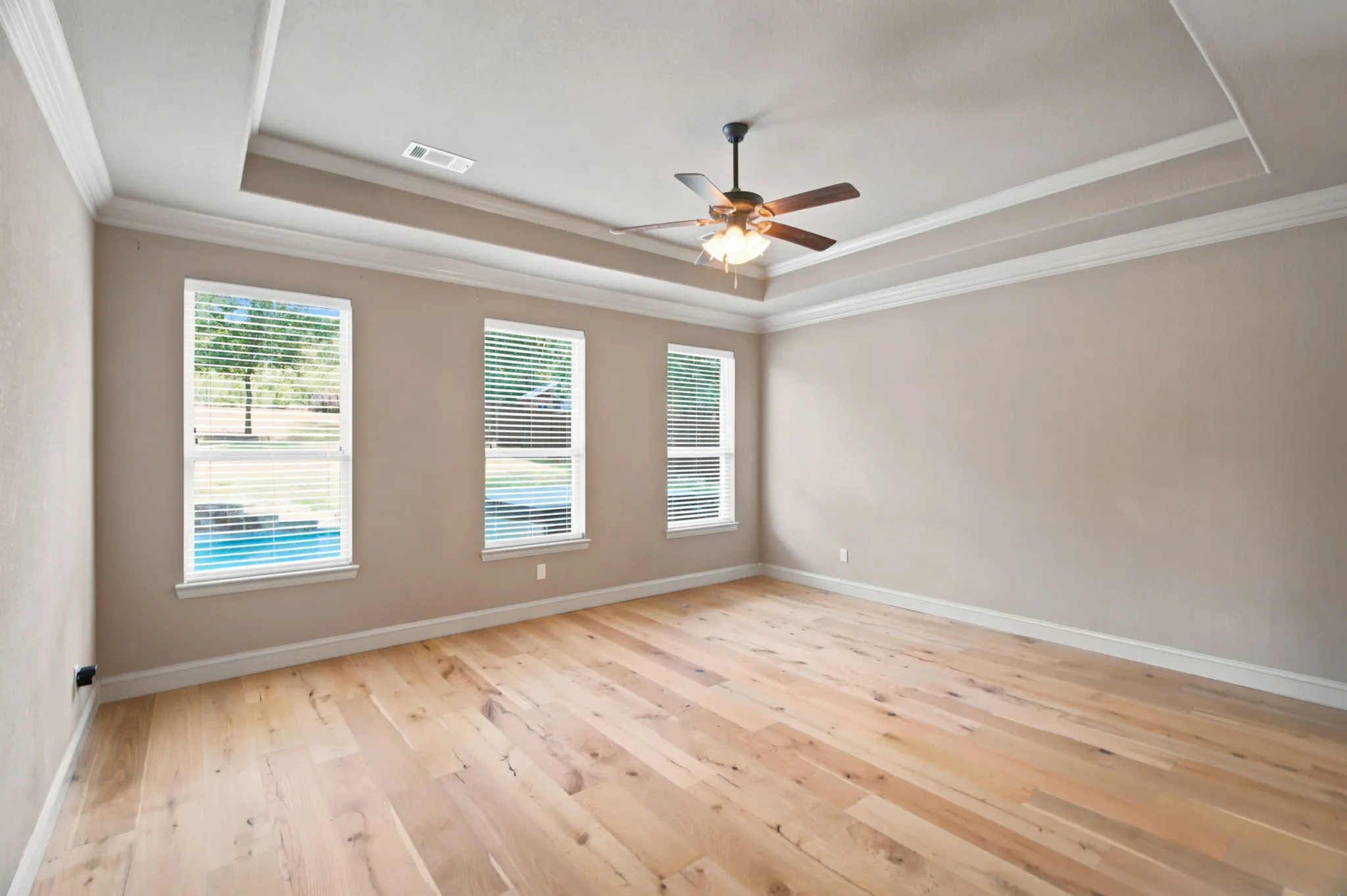 Single Family Residence For Sale in Johnson County , 317 Landview Drive, Burleson, Texas 76028, 4 Bedroom, 3 Bathroom, 2 Garage spaces, 2,840 Sqft, built in 2014, mls#21344329, Real Estate Agent in Burleson, Homes For Sale in Johnson county, Homes For Sale in Burleson, Realtor in Burleson Texas, Real Estate Brokerage Independent Realty Texas, Luminita Cordes Realtor
