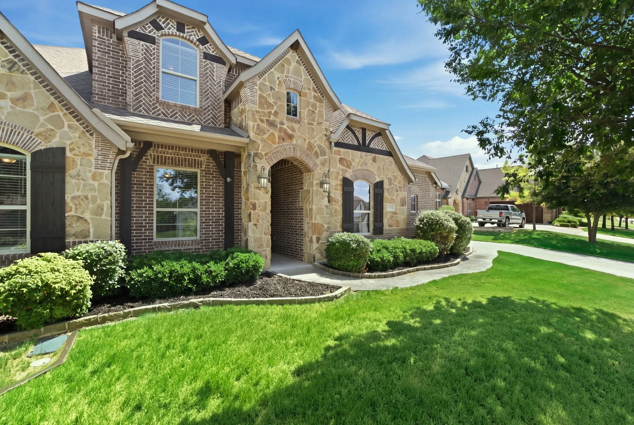 Single Family Residence For Sale in Johnson County , 317 Landview Drive, Burleson, Texas 76028, 4 Bedroom, 3 Bathroom, 2 Garage spaces, 2,840 Sqft, built in 2014, mls#21344329, Real Estate Agent in Burleson, Homes For Sale in Johnson county, Homes For Sale in Burleson, Realtor in Burleson Texas, Real Estate Brokerage Independent Realty Texas, Luminita Cordes Realtor