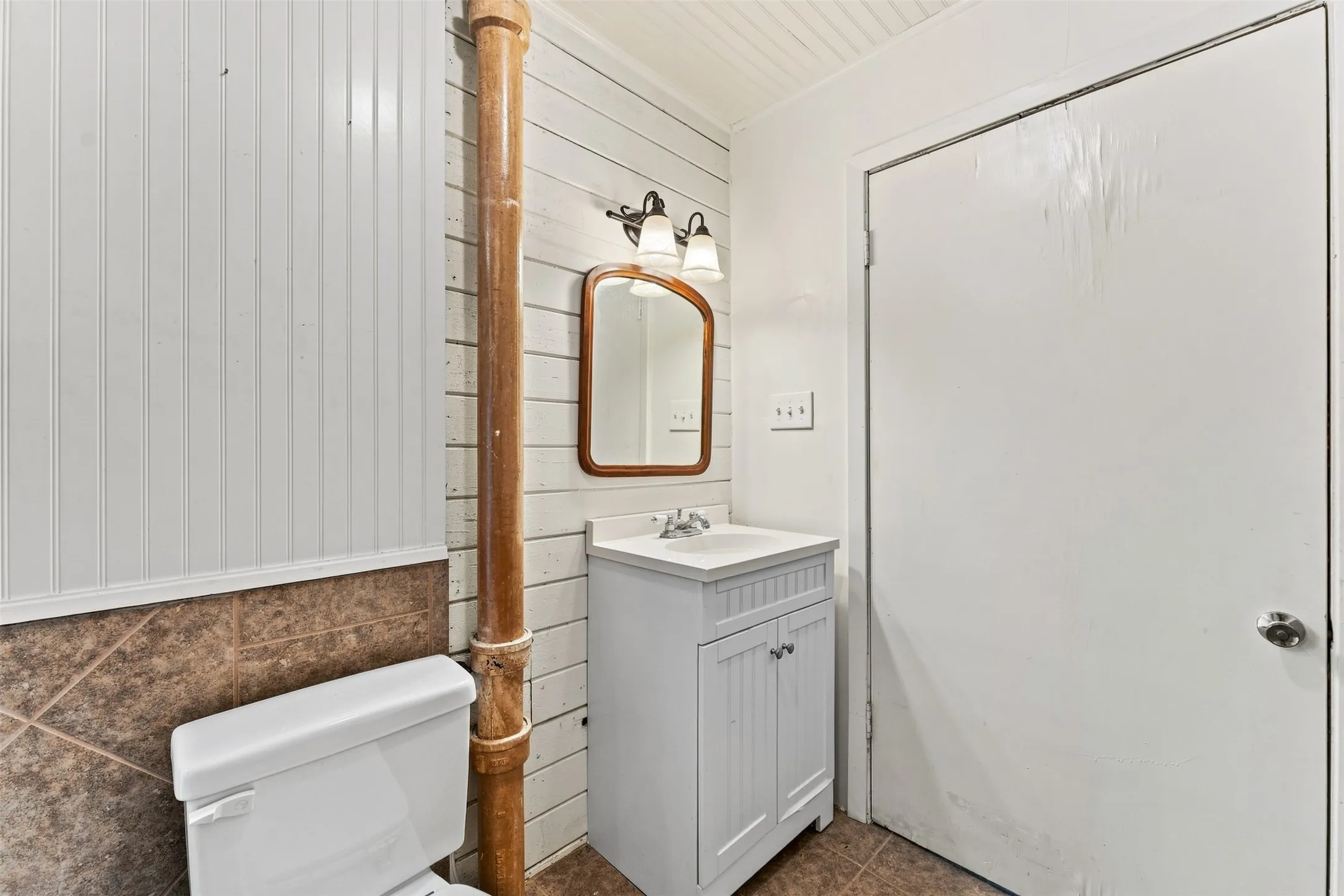 Single Family Residence For Sale in Falls County , 400 Capps Street, Marlin, Texas 76661, 3 Bedroom, 2 Bathroom, 2 Garage spaces, 3,136 Sqft, built in 1906, mls#21357409, Real Estate Agent in Marlin, Homes For Sale in Falls county, Homes For Sale in Marlin, Realtor in Marlin Texas, Real Estate Brokerage Independent Realty Texas, Luminita Cordes Realtor