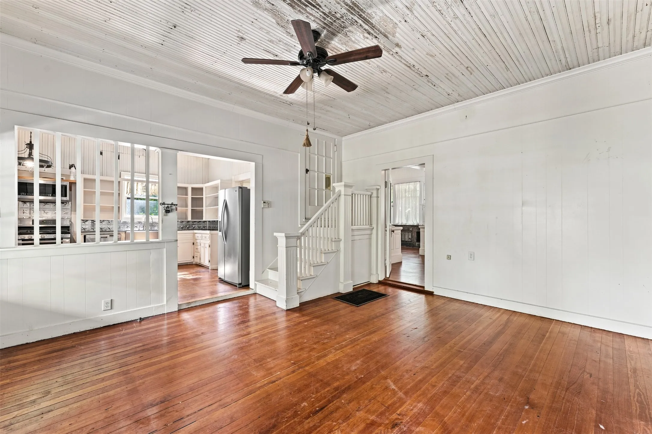 Single Family Residence For Sale in Falls County , 400 Capps Street, Marlin, Texas 76661, 3 Bedroom, 2 Bathroom, 2 Garage spaces, 3,136 Sqft, built in 1906, mls#21357409, Real Estate Agent in Marlin, Homes For Sale in Falls county, Homes For Sale in Marlin, Realtor in Marlin Texas, Real Estate Brokerage Independent Realty Texas, Luminita Cordes Realtor