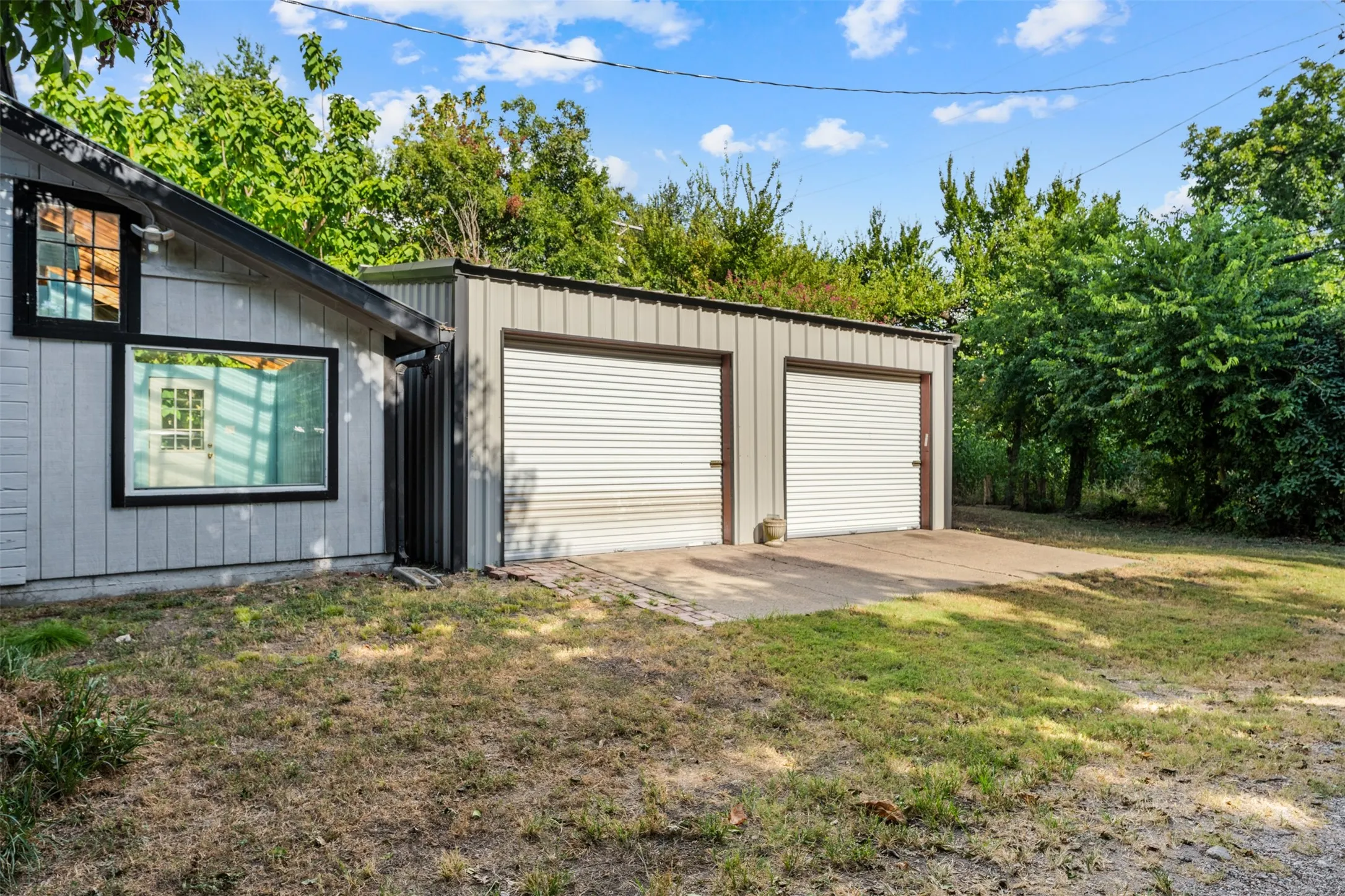 Single Family Residence For Sale in Falls County , 400 Capps Street, Marlin, Texas 76661, 3 Bedroom, 2 Bathroom, 2 Garage spaces, 3,136 Sqft, built in 1906, mls#21357409, Real Estate Agent in Marlin, Homes For Sale in Falls county, Homes For Sale in Marlin, Realtor in Marlin Texas, Real Estate Brokerage Independent Realty Texas, Luminita Cordes Realtor