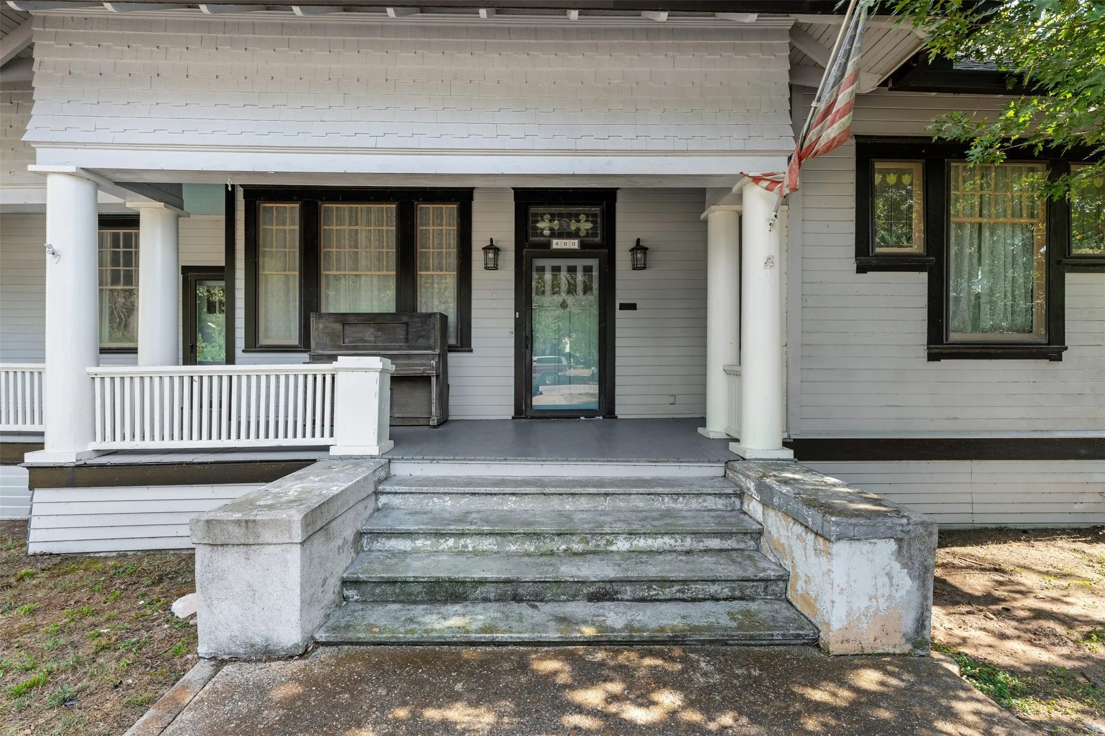 Single Family Residence For Sale in Falls County , 400 Capps Street, Marlin, Texas 76661, 3 Bedroom, 2 Bathroom, 2 Garage spaces, 3,136 Sqft, built in 1906, mls#21357409, Real Estate Agent in Marlin, Homes For Sale in Falls county, Homes For Sale in Marlin, Realtor in Marlin Texas, Real Estate Brokerage Independent Realty Texas, Luminita Cordes Realtor