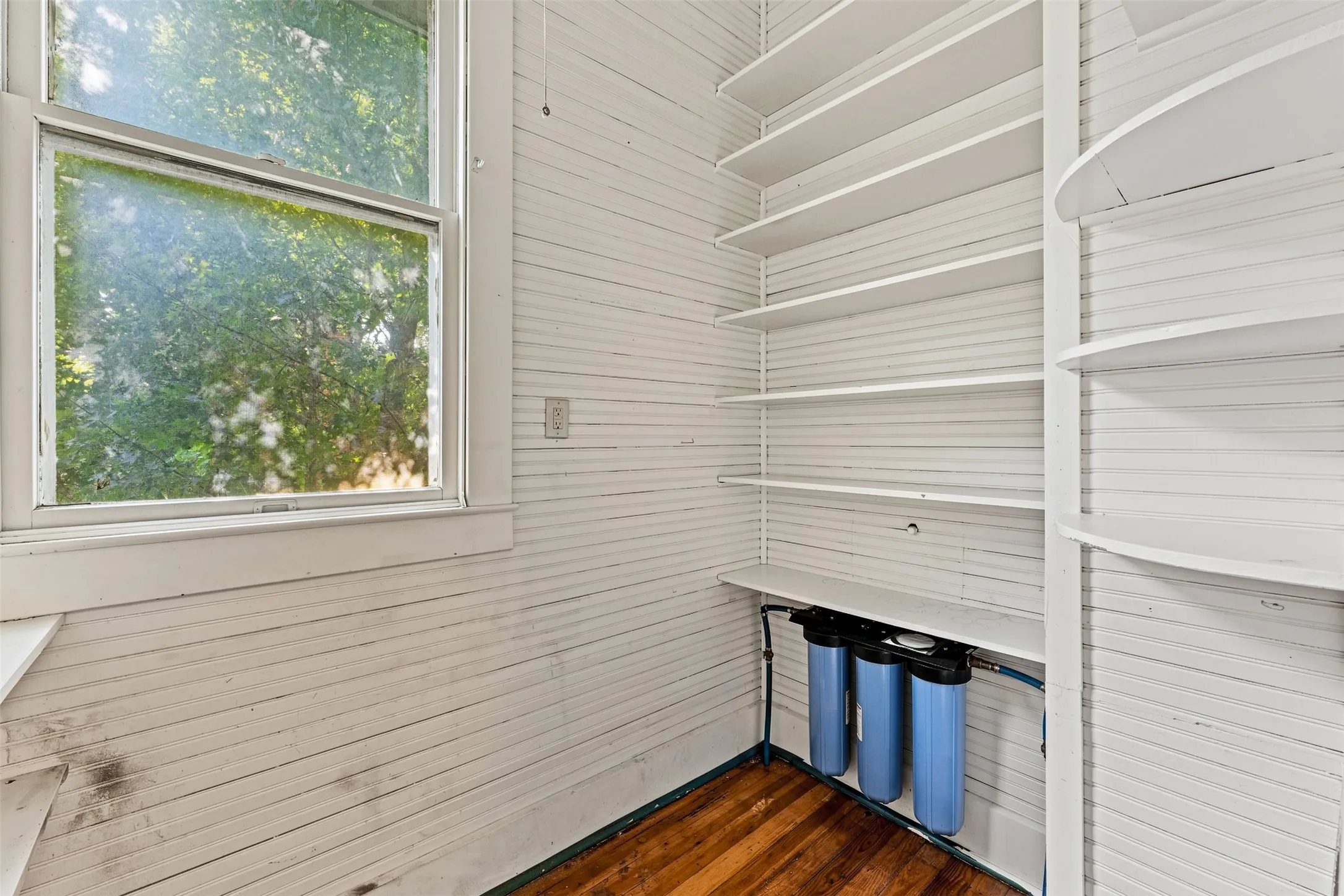 Single Family Residence For Sale in Falls County , 400 Capps Street, Marlin, Texas 76661, 3 Bedroom, 2 Bathroom, 2 Garage spaces, 3,136 Sqft, built in 1906, mls#21357409, Real Estate Agent in Marlin, Homes For Sale in Falls county, Homes For Sale in Marlin, Realtor in Marlin Texas, Real Estate Brokerage Independent Realty Texas, Luminita Cordes Realtor