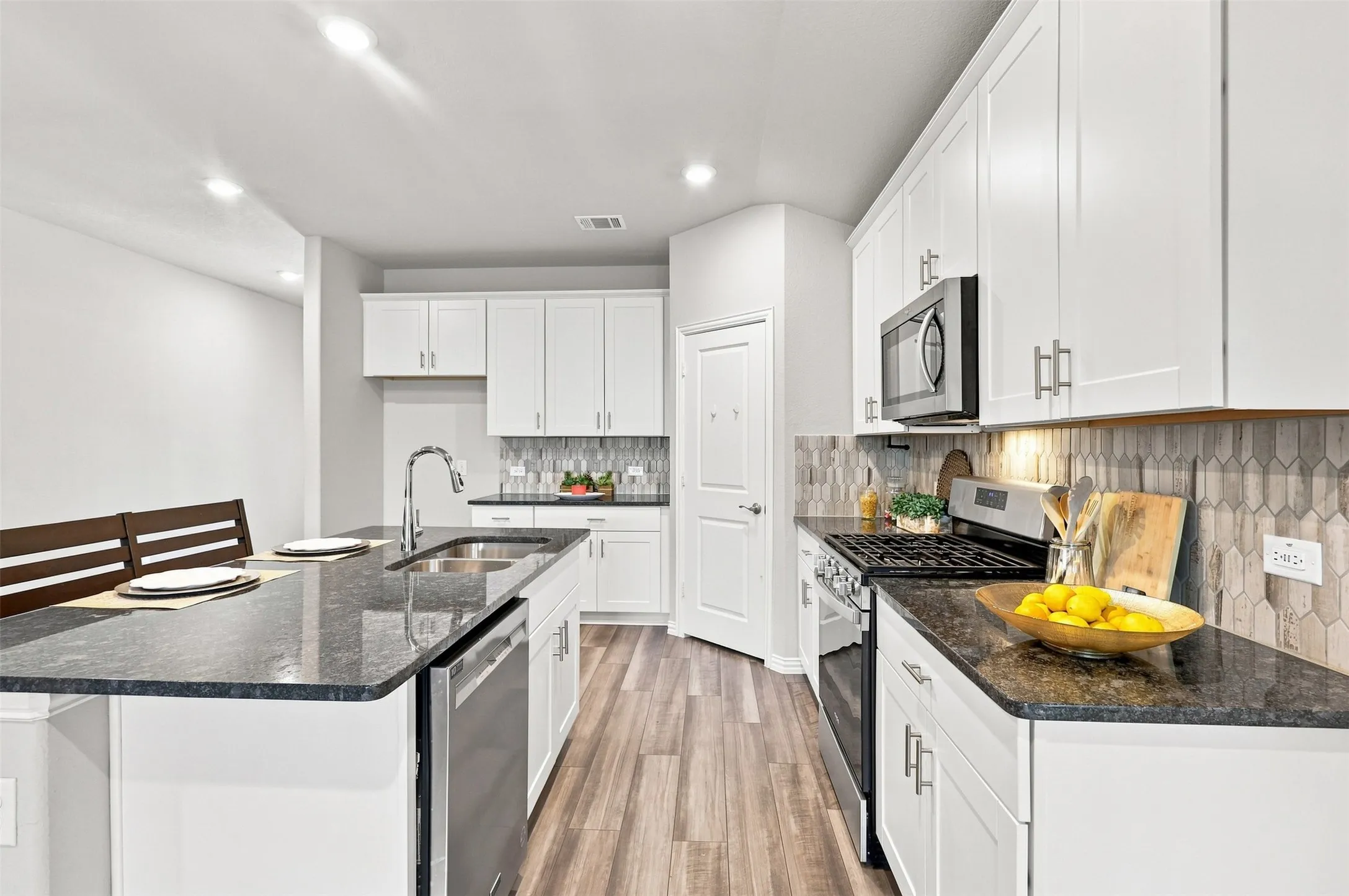 Single Family Residence For Sale in Tarrant County , 2848 Fox Trail Lane, Fort Worth, Texas 76108, 3 Bedroom, 2 Bathroom, 2 Garage spaces, 1,817 Sqft, built in 2022, mls#21356931, Real Estate Agent in Fort Worth, Homes For Sale in Tarrant county, Homes For Sale in Fort Worth, Realtor in Fort Worth Texas, Real Estate Brokerage Independent Realty Texas, Luminita Cordes Realtor