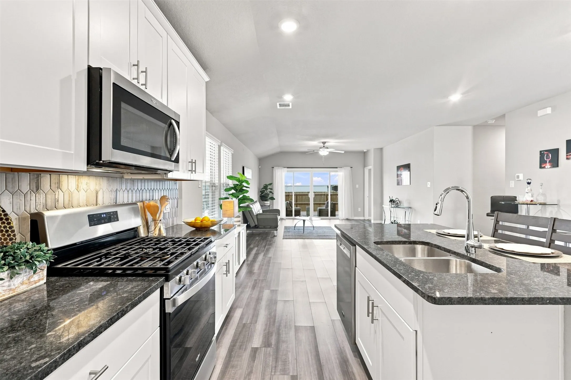 Single Family Residence For Sale in Tarrant County , 2848 Fox Trail Lane, Fort Worth, Texas 76108, 3 Bedroom, 2 Bathroom, 2 Garage spaces, 1,817 Sqft, built in 2022, mls#21356931, Real Estate Agent in Fort Worth, Homes For Sale in Tarrant county, Homes For Sale in Fort Worth, Realtor in Fort Worth Texas, Real Estate Brokerage Independent Realty Texas, Luminita Cordes Realtor