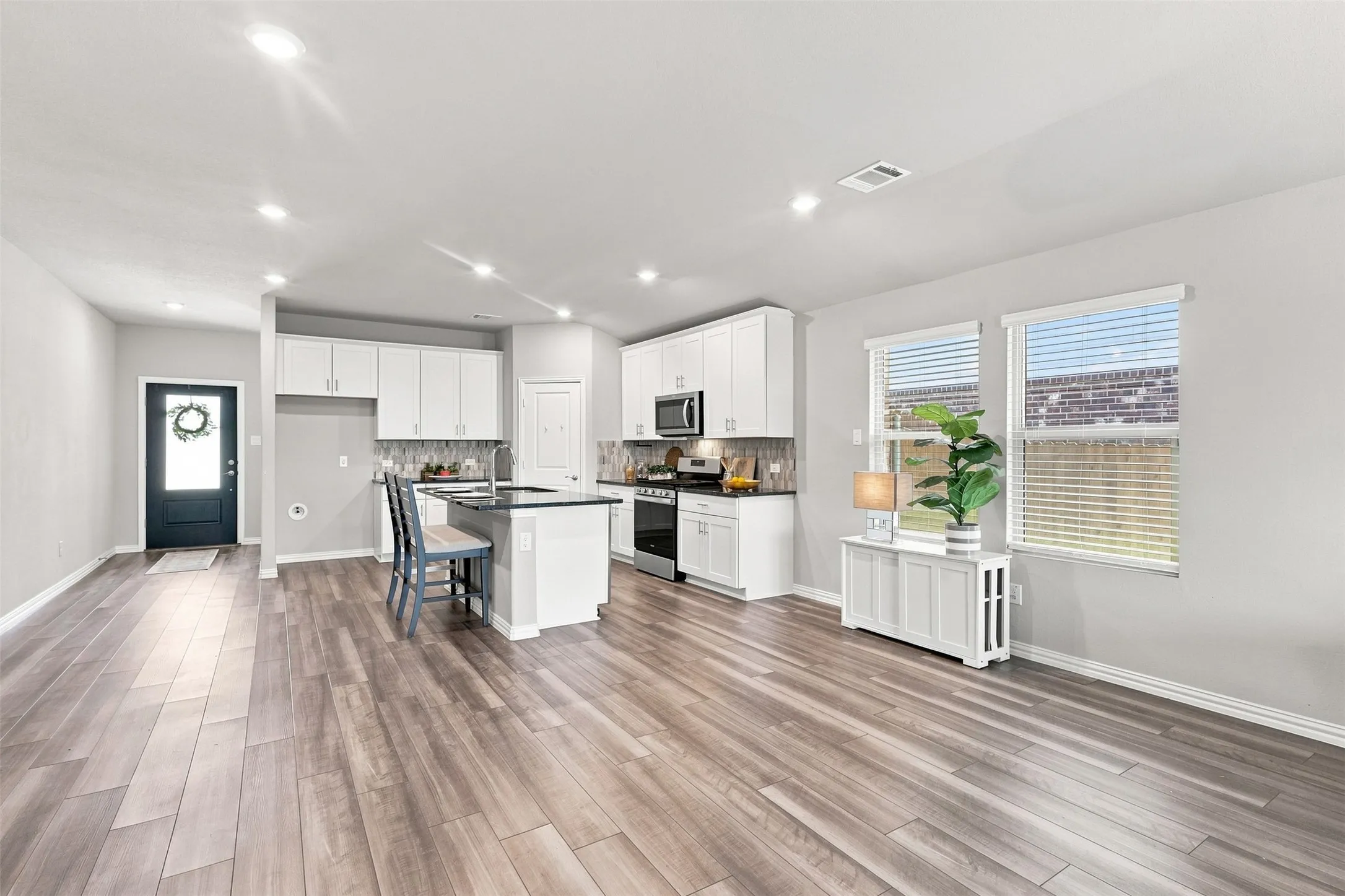 Single Family Residence For Sale in Tarrant County , 2848 Fox Trail Lane, Fort Worth, Texas 76108, 3 Bedroom, 2 Bathroom, 2 Garage spaces, 1,817 Sqft, built in 2022, mls#21356931, Real Estate Agent in Fort Worth, Homes For Sale in Tarrant county, Homes For Sale in Fort Worth, Realtor in Fort Worth Texas, Real Estate Brokerage Independent Realty Texas, Luminita Cordes Realtor