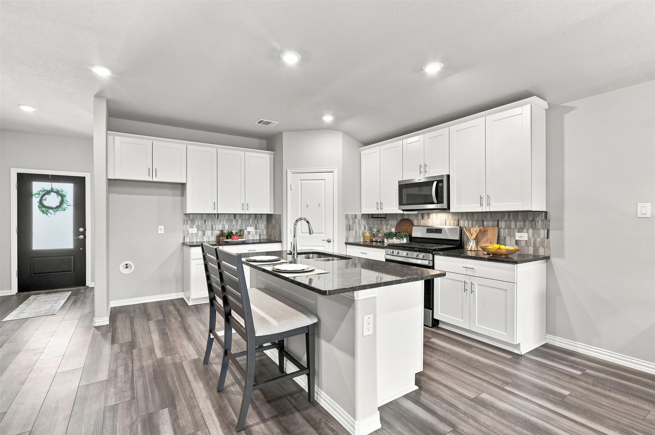 Single Family Residence For Sale in Tarrant County , 2848 Fox Trail Lane, Fort Worth, Texas 76108, 3 Bedroom, 2 Bathroom, 2 Garage spaces, 1,817 Sqft, built in 2022, mls#21356931, Real Estate Agent in Fort Worth, Homes For Sale in Tarrant county, Homes For Sale in Fort Worth, Realtor in Fort Worth Texas, Real Estate Brokerage Independent Realty Texas, Luminita Cordes Realtor